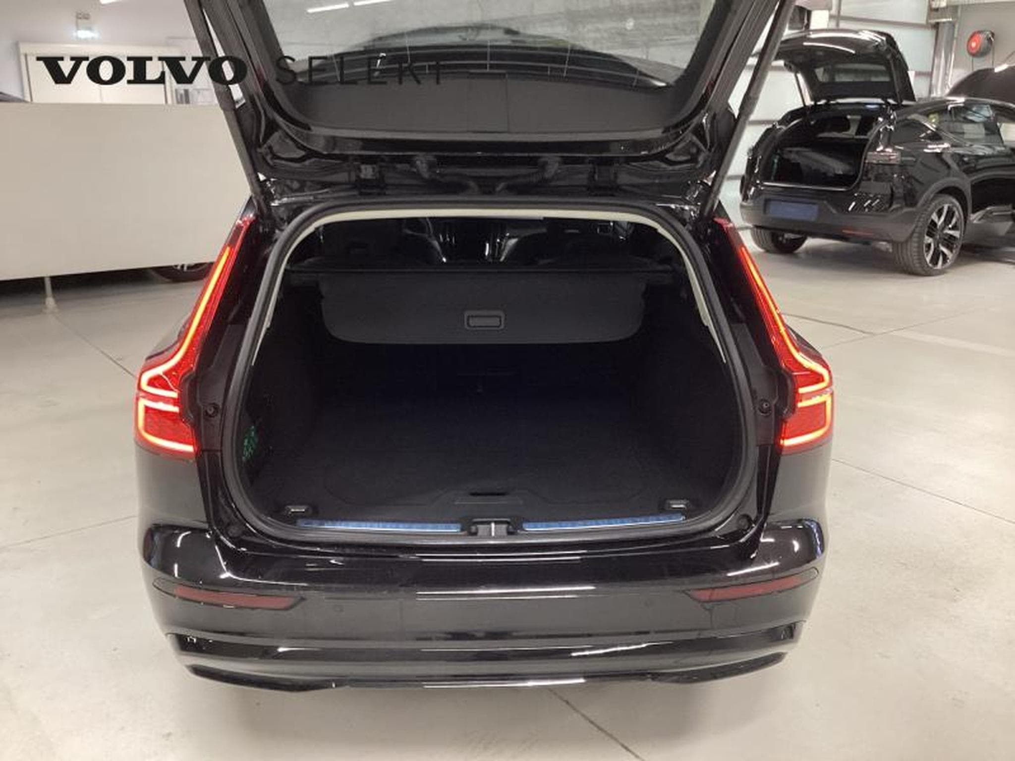 Volvo V60 B4 Plus Dark / Essence (2025) - Photo 42