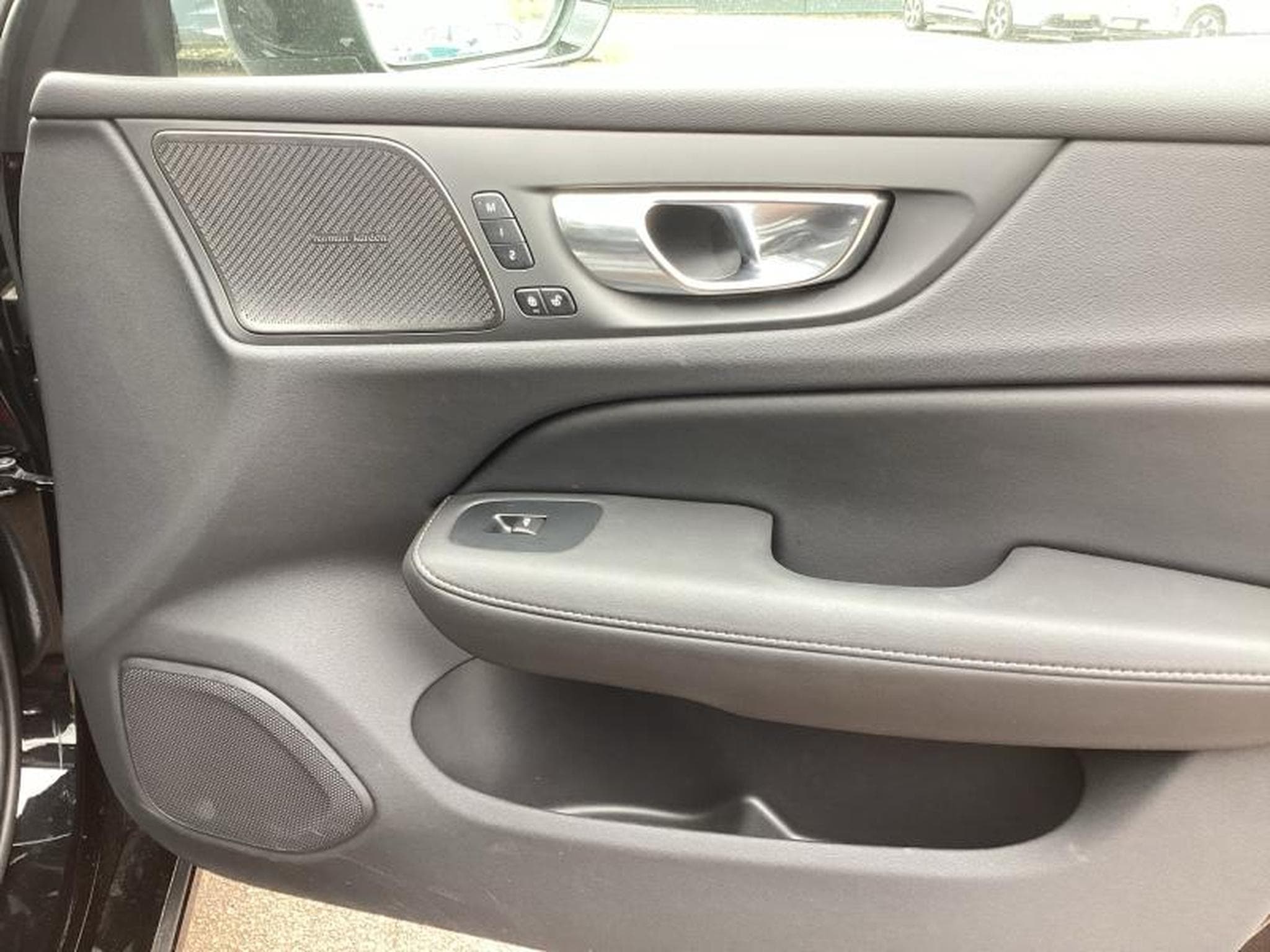 Volvo V60 B4 Plus Dark / Essence (2025) - Photo 45