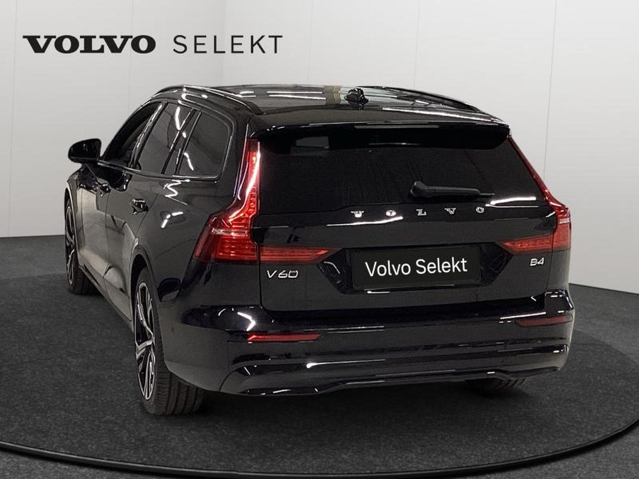 Volvo V60 B4 Plus Dark / Essence (2025) - Photo 5