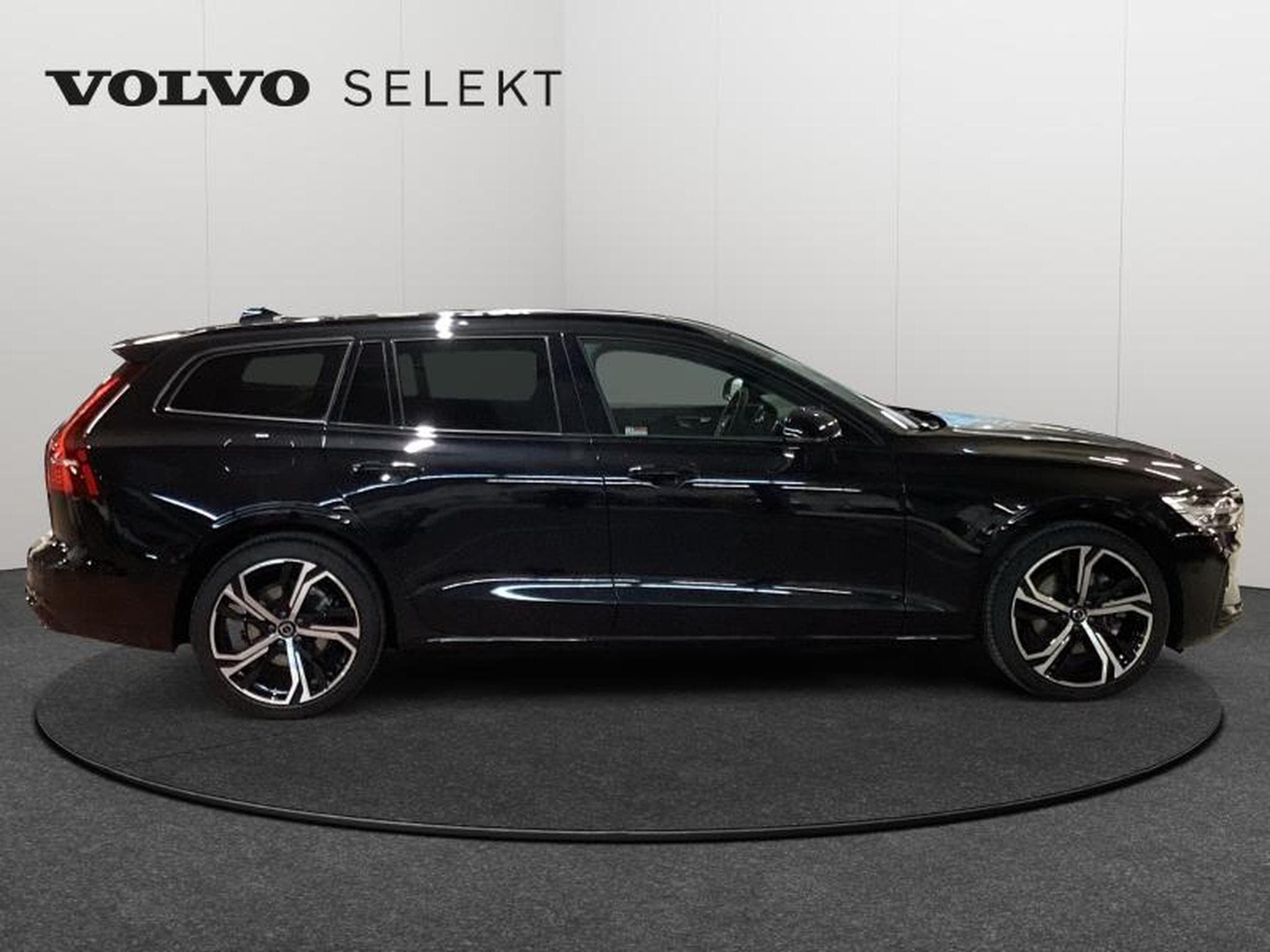 Volvo V60 B4 Plus Dark / Essence (2025) - Photo 7