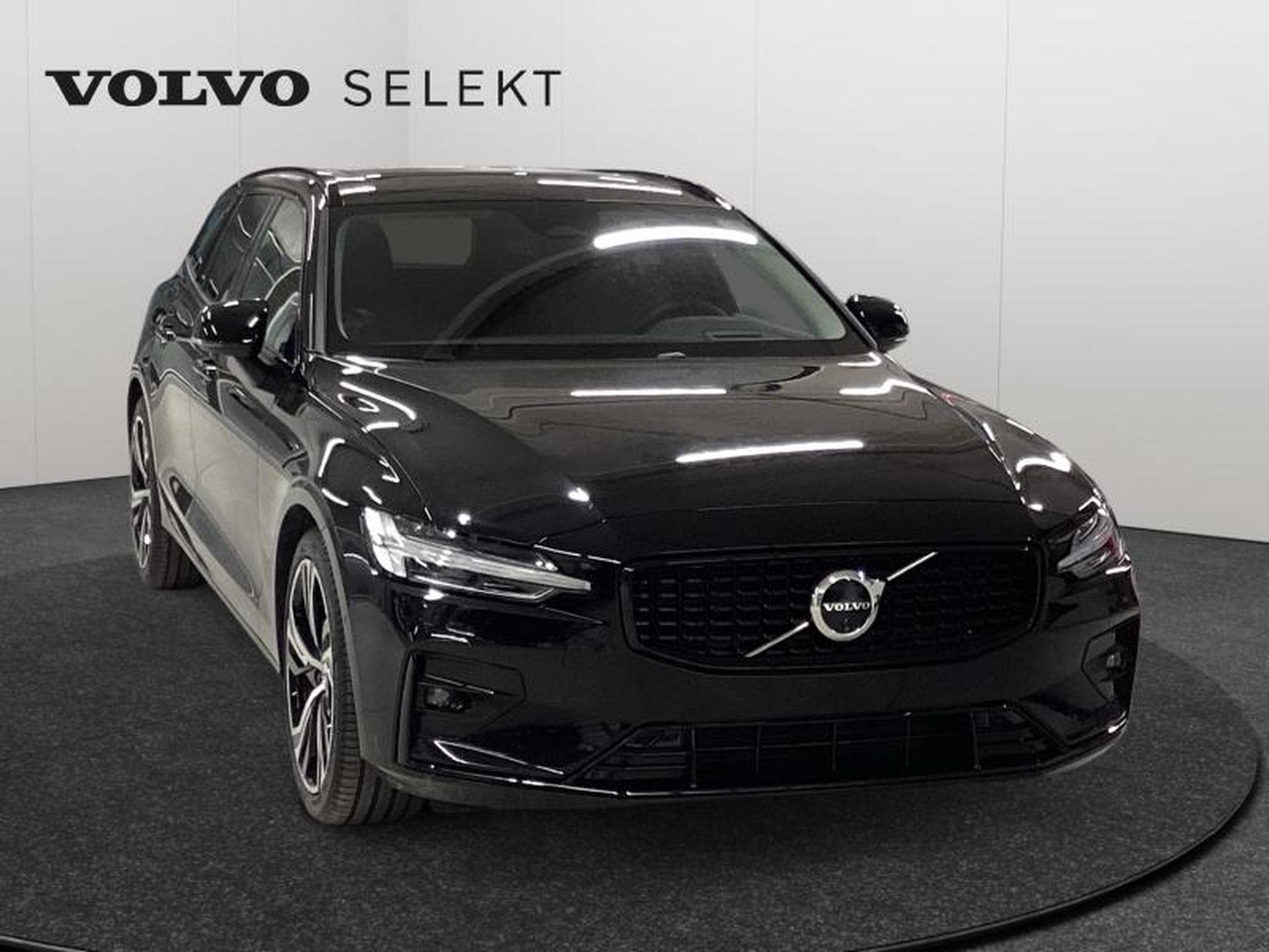 Volvo V60 B4 Plus Dark / Essence (2025) - Photo 8