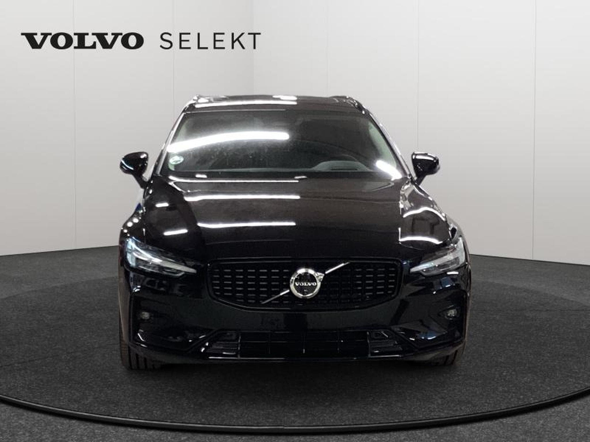 Volvo V60 B4 Plus Dark / Essence (2025) - Photo 9