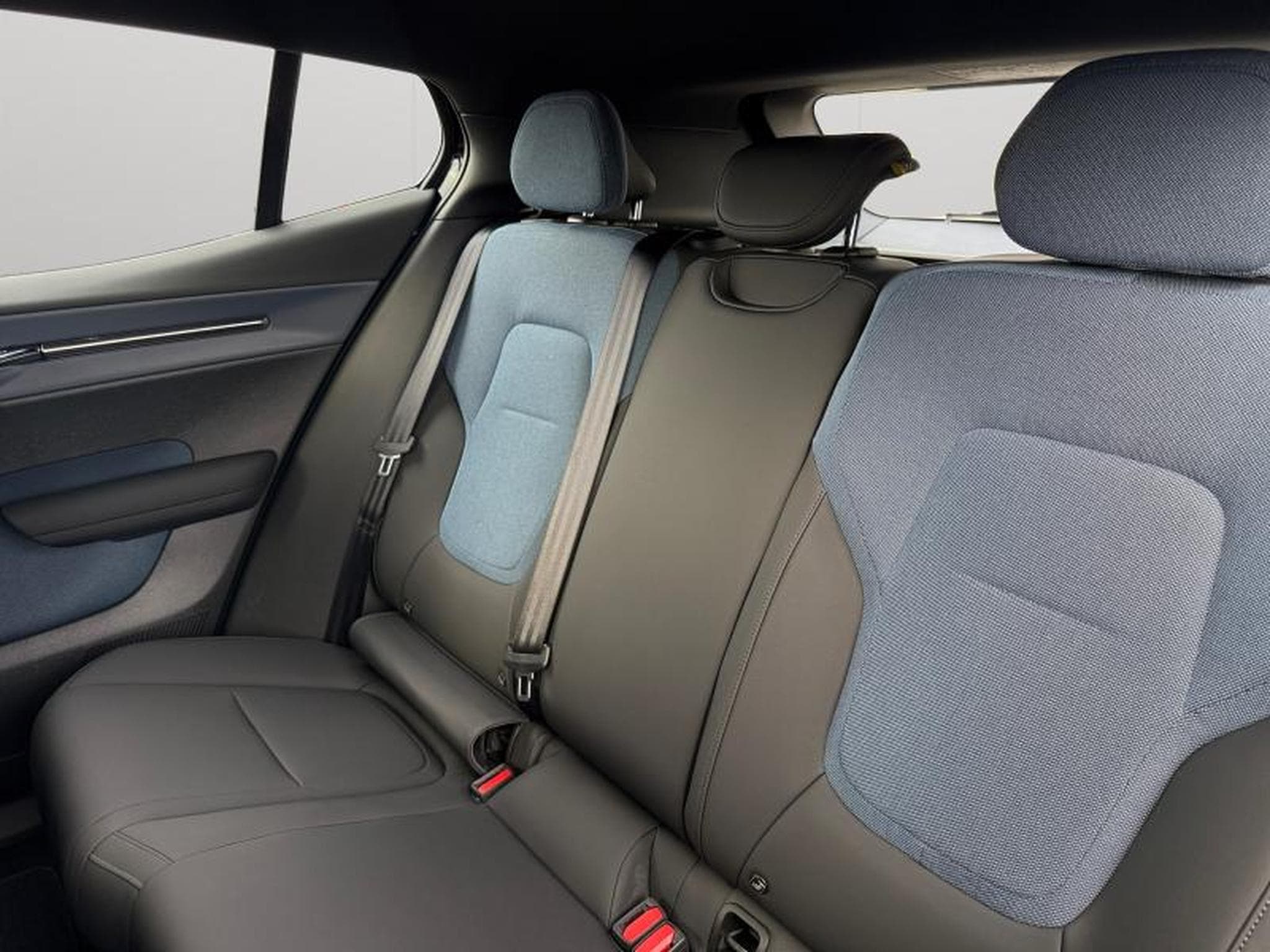 Volvo EX30 Single Motor Extended Range Plus (2024) - Foto 13