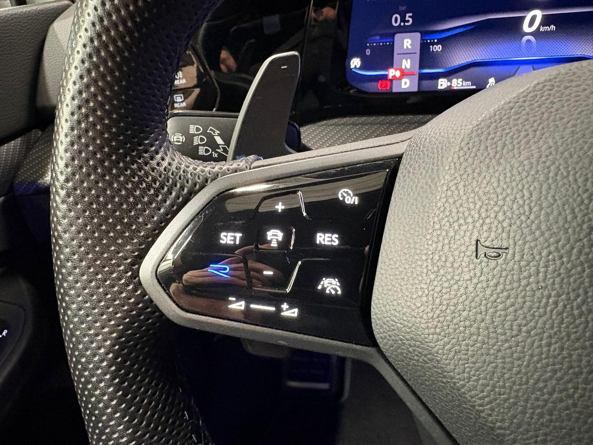 VW Golf R 4Motion 2.0 TSI 320CV (2022) - Foto 11