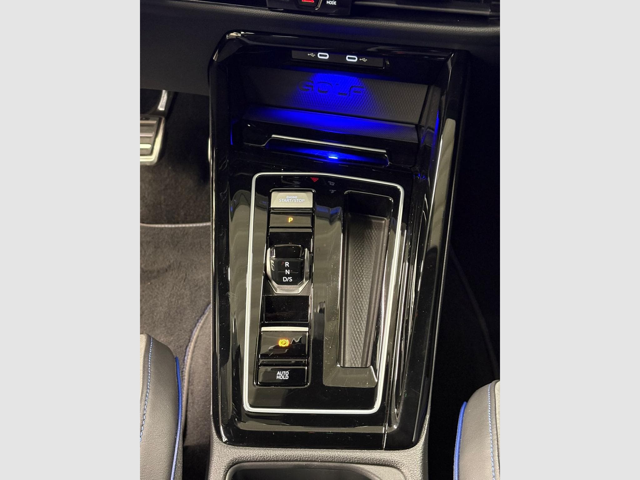 VW Golf R 4Motion 2.0 TSI 320CV (2022) - Foto 13