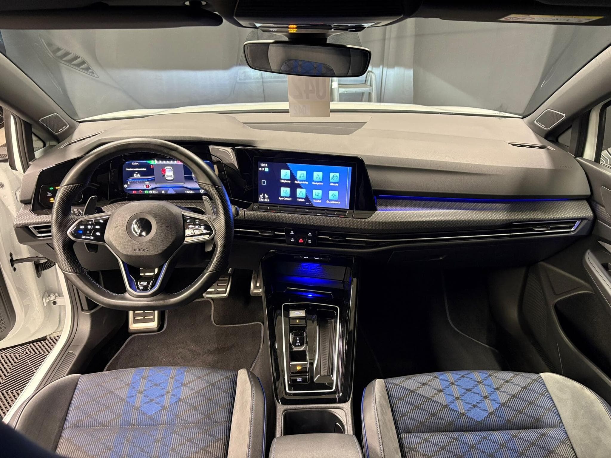 VW Golf R 4Motion 2.0 TSI 320CV (2022) - Foto 14