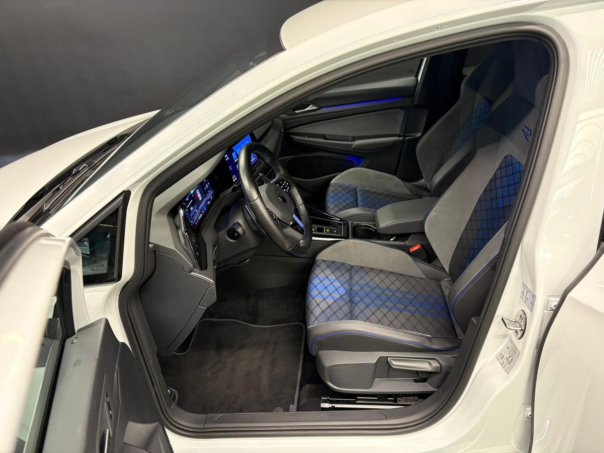 VW Golf R 4Motion 2.0 TSI 320CV (2022) - Foto 15