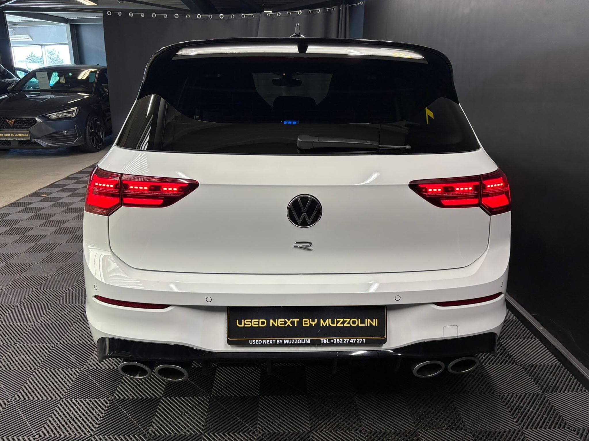 VW Golf R 4Motion 2.0 TSI 320CV (2022) - Foto 3