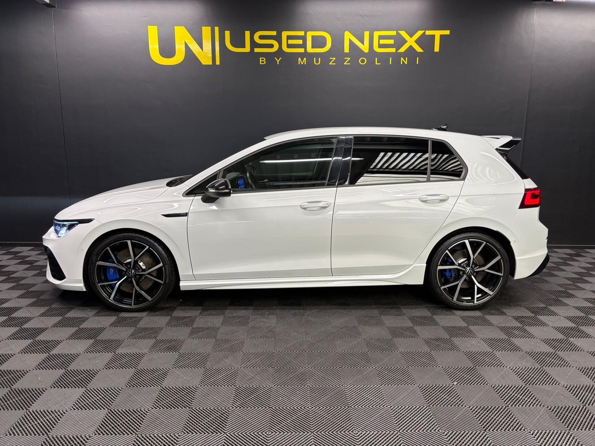VW Golf R 4Motion 2.0 TSI 320CV (2022) - Foto 4