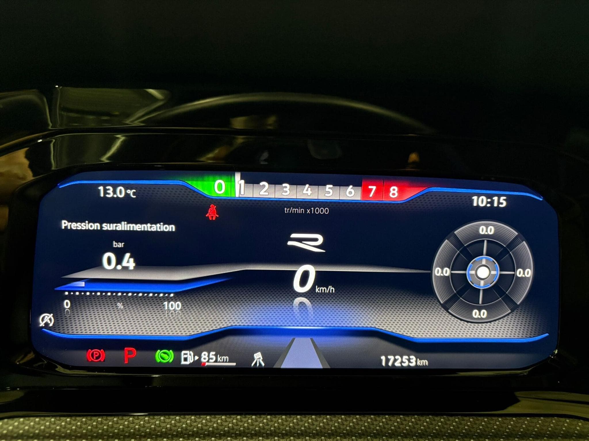 VW Golf R 4Motion 2.0 TSI 320CV (2022) - Foto 8