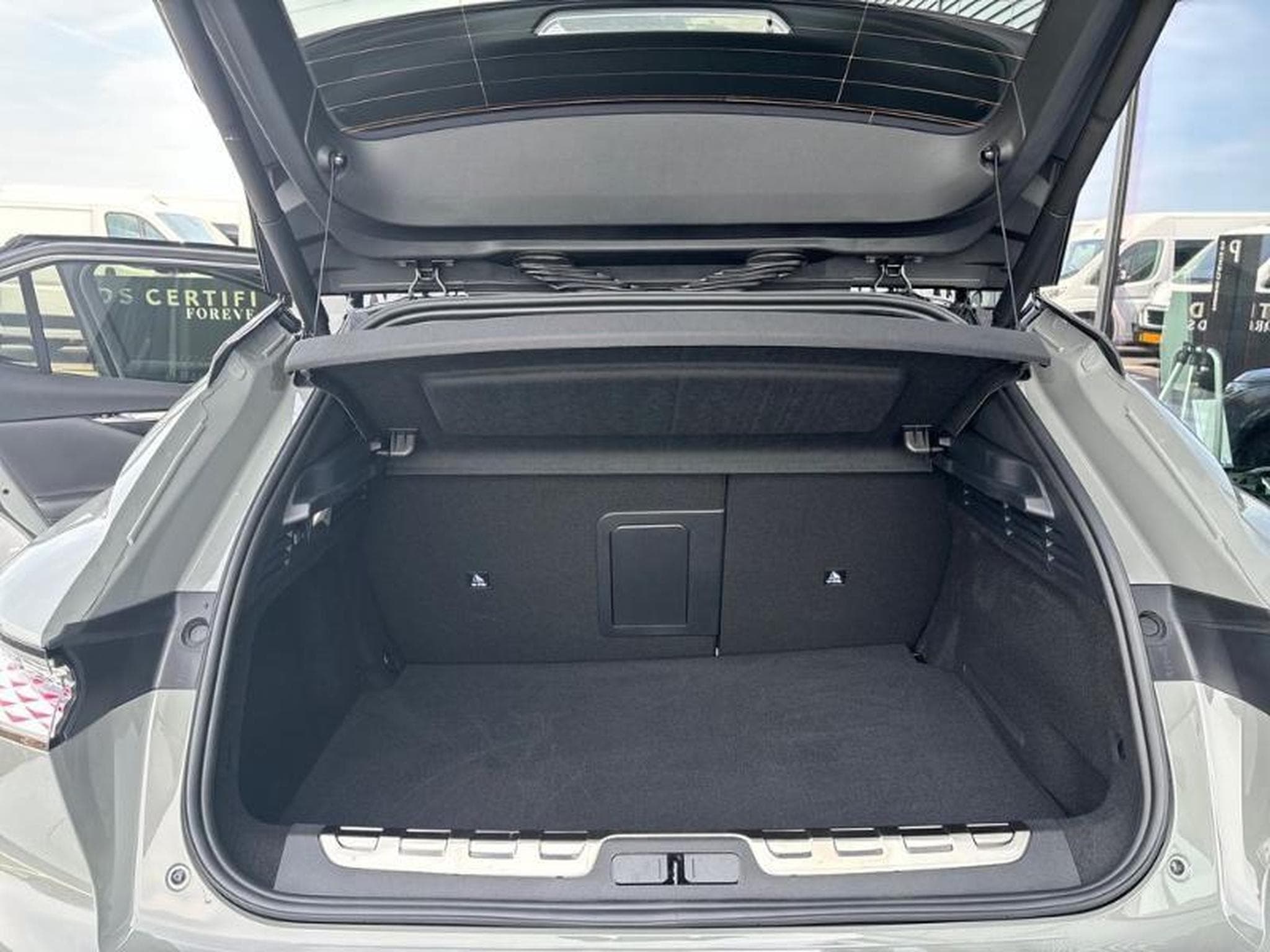 DS Automobiles DS4 E-TENSE 225ch Performance Line + (2023) - Photo 11