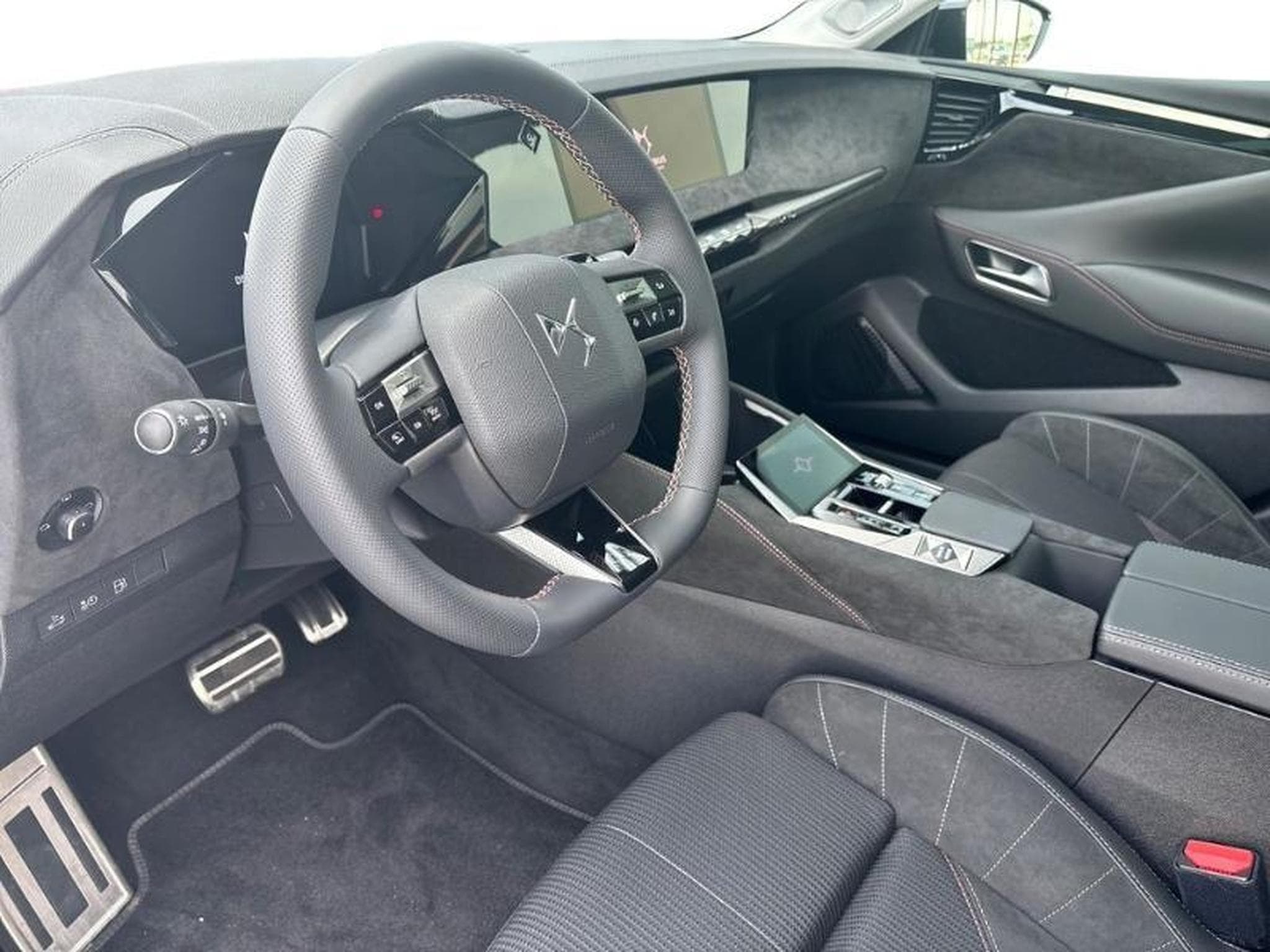 DS Automobiles DS4 E-TENSE 225ch Performance Line + (2023) - Photo 6