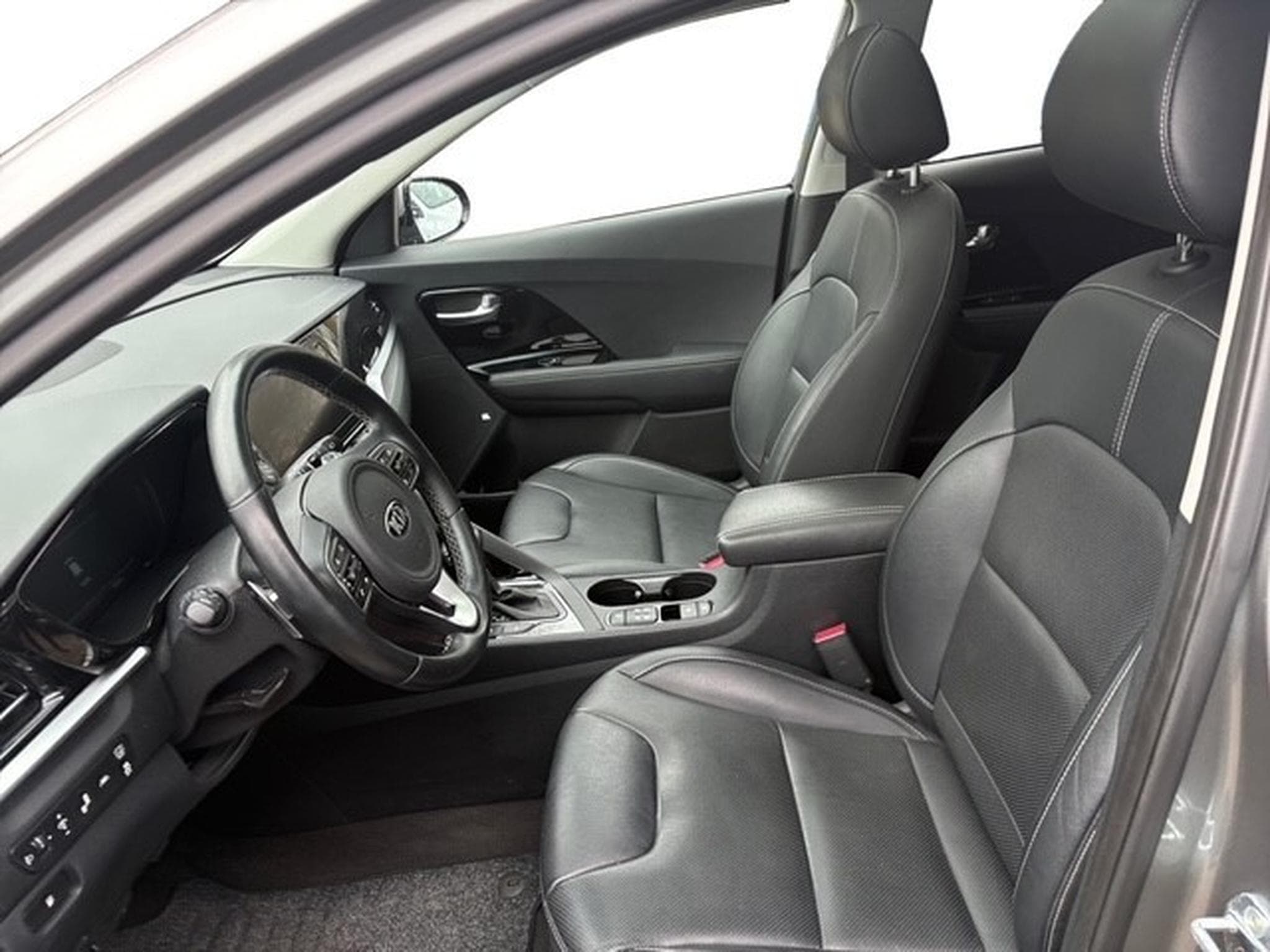 Kia Niro 1.6 GDi HEV PURE DCT (2022) - Photo 8