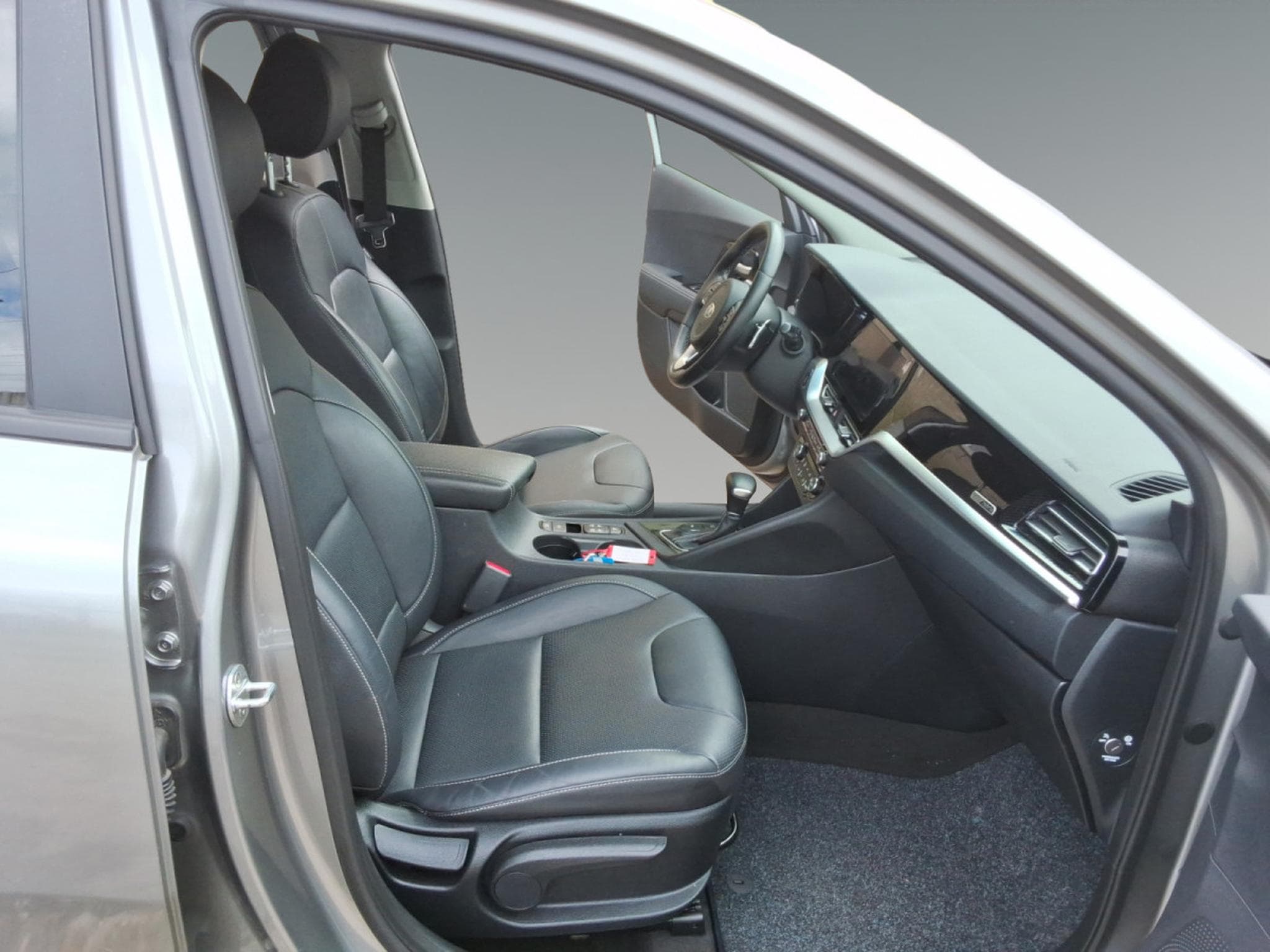 Kia Niro Sense (UVO) 1.6 GDi HEV 6DCT (2021) - Photo 15