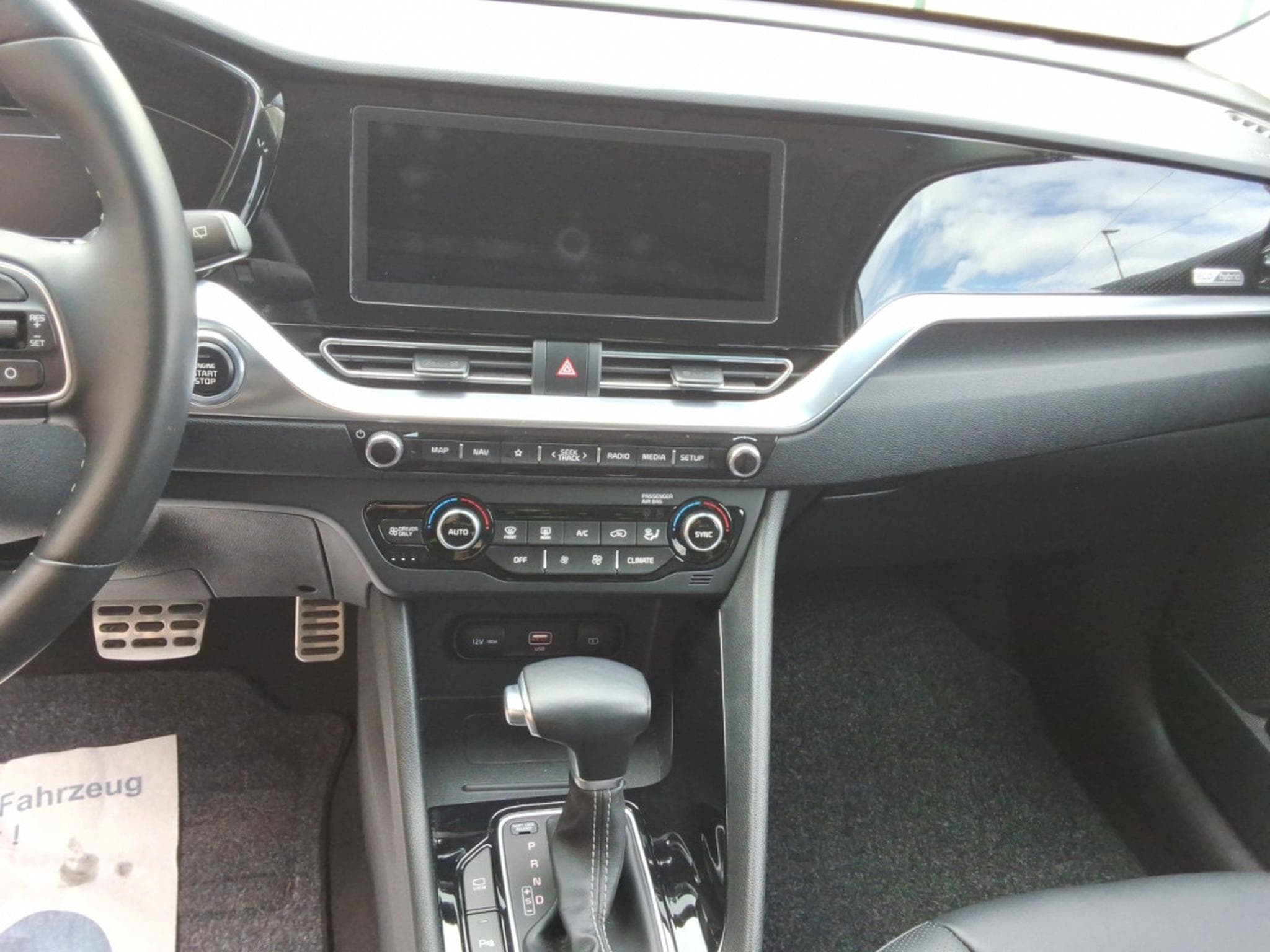 Kia Niro Sense (UVO) 1.6 GDi HEV 6DCT (2021) - Photo 9