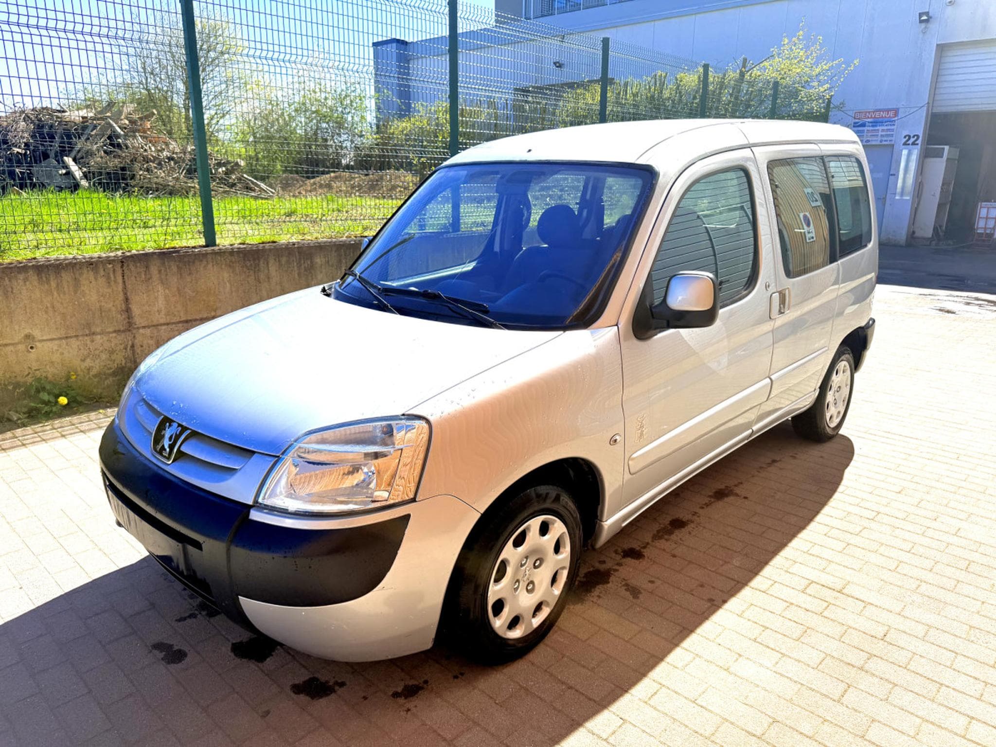 Peugeot Partner 1.4i 75ch Totem Clim (2006) - Photo 1