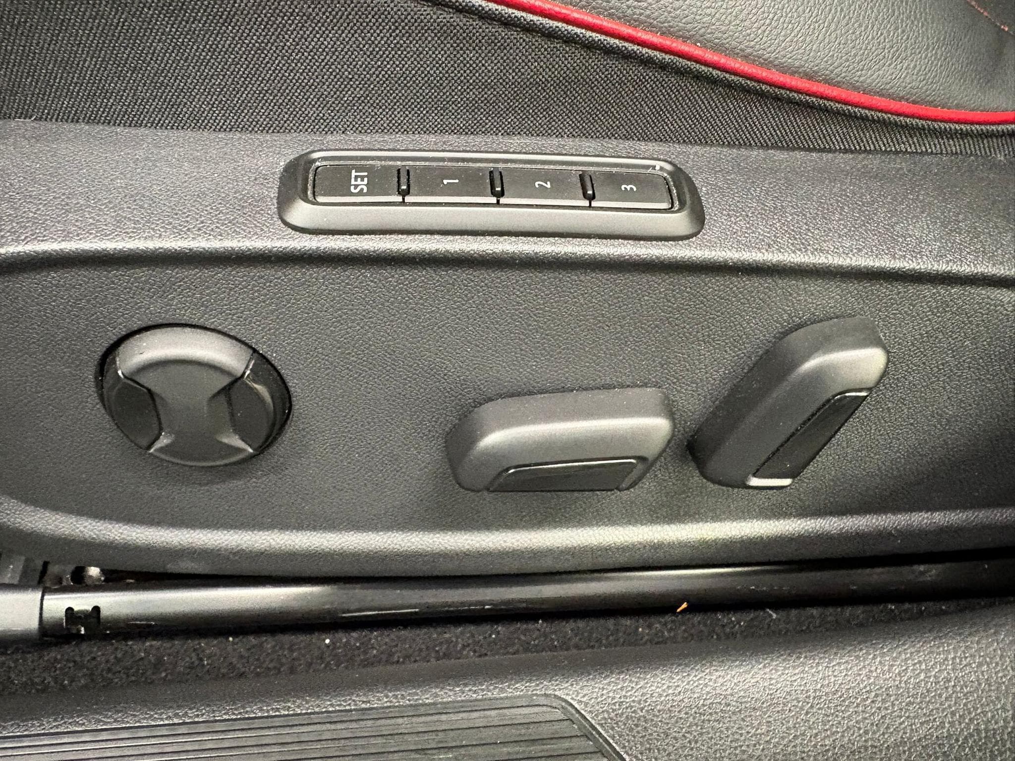 VW Golf GTI 2.0 TSI 245 (2021) - Photo 15