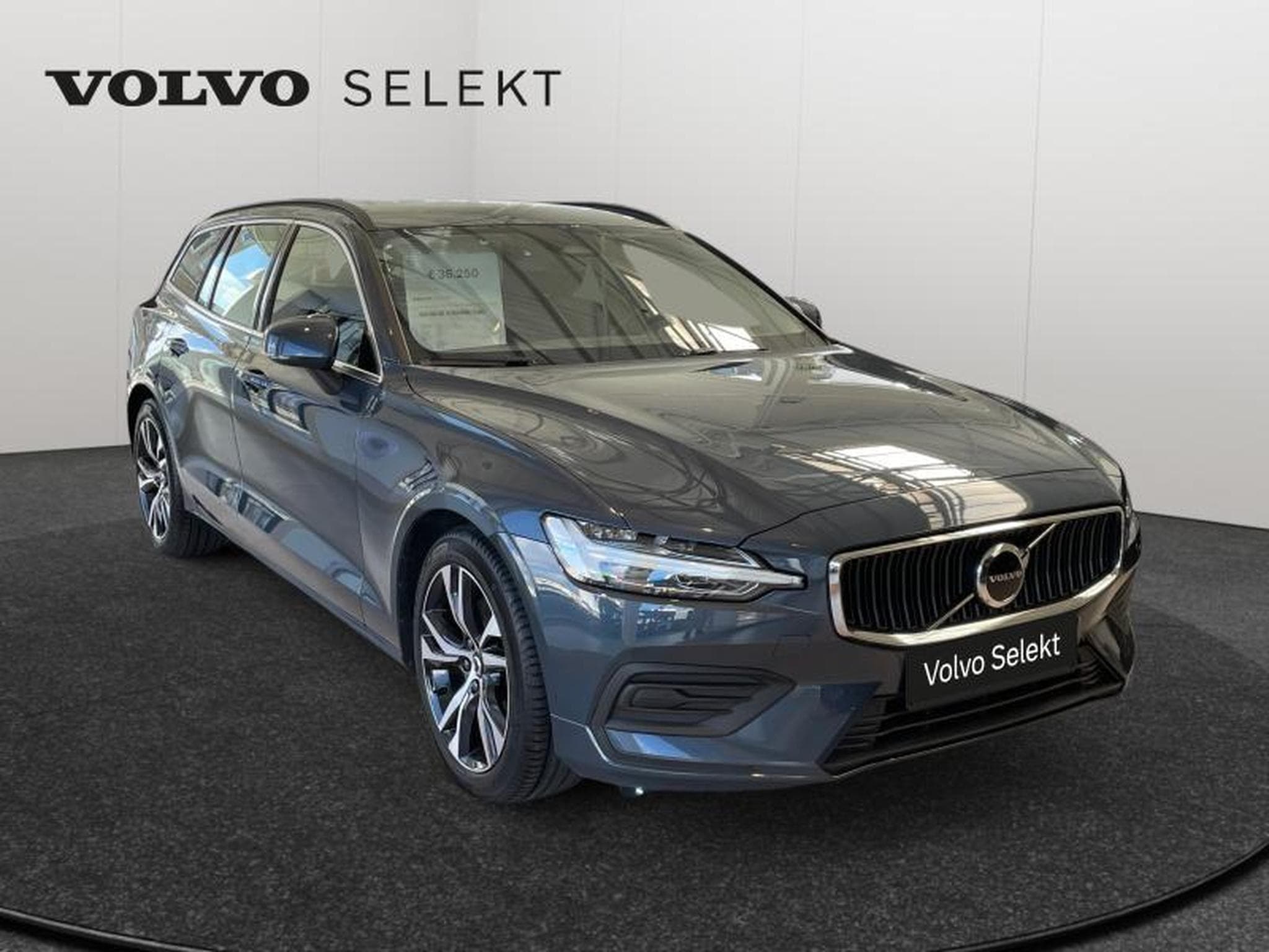 Volvo V60 B4 Core / Essence (2025) - Foto 4