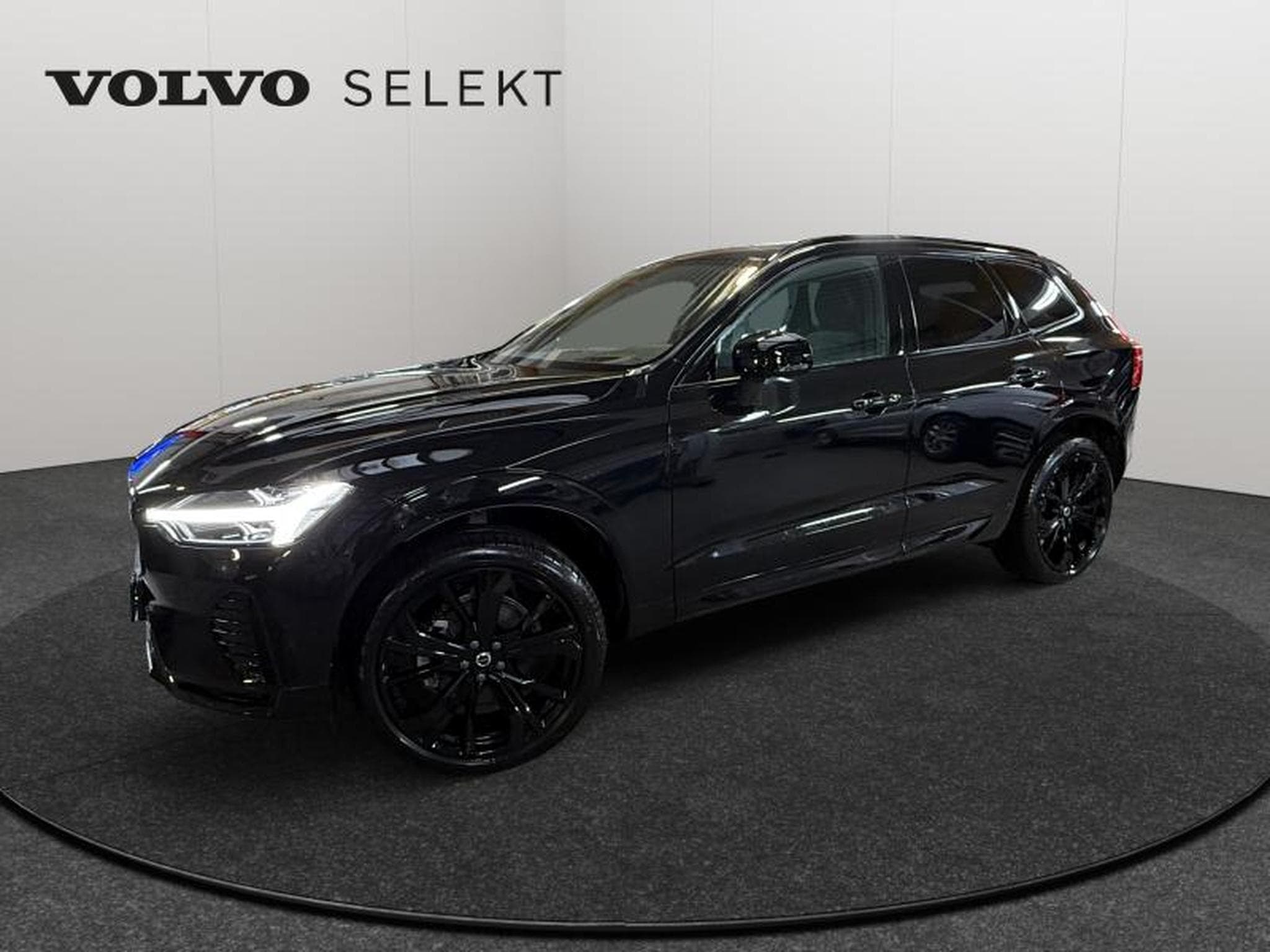 Volvo XC60 B5 Ultra Black Edition / Essence (2025) - Photo 1
