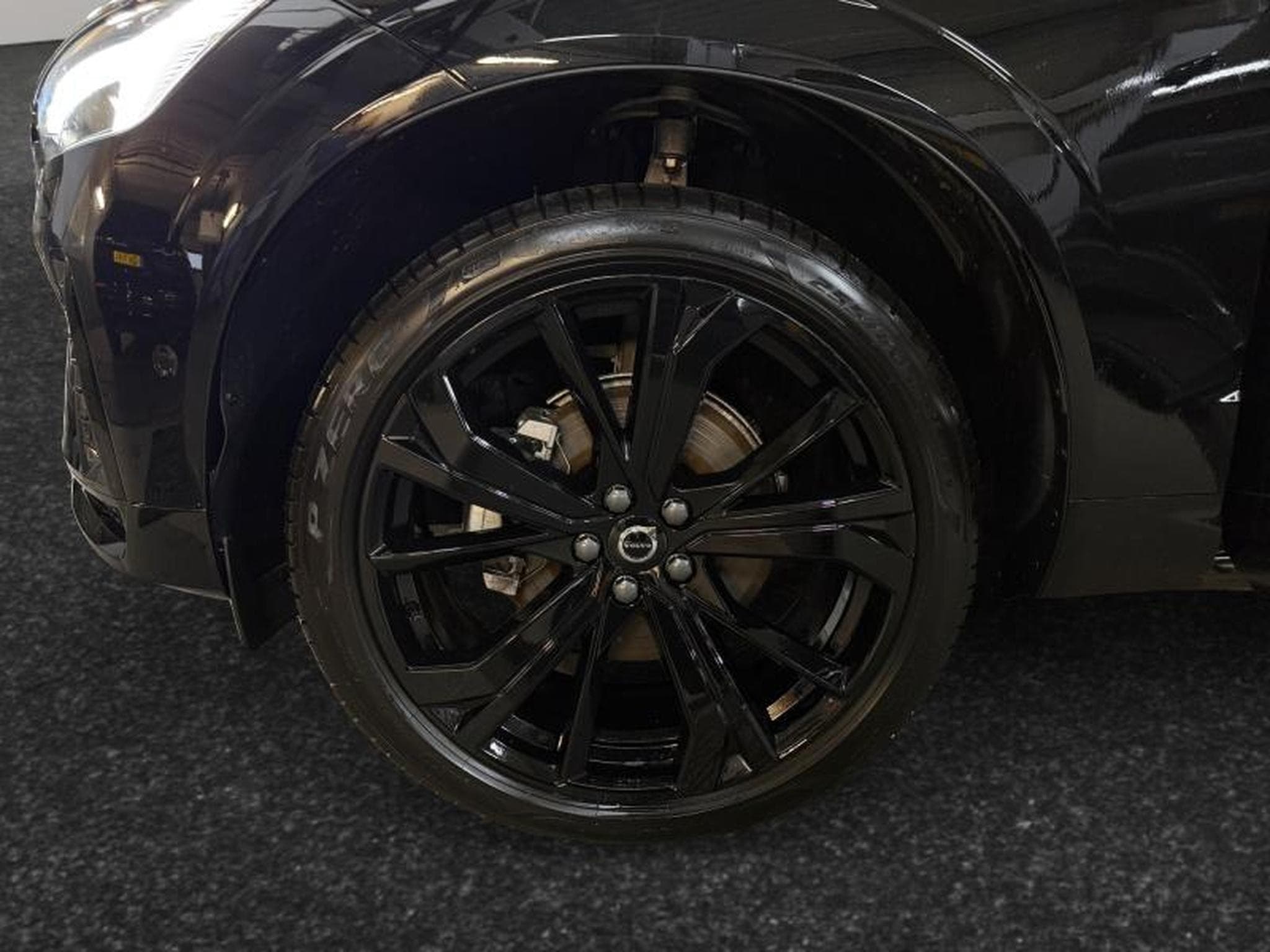 Volvo XC60 B5 Ultra Black Edition / Essence (2025) - Photo 14