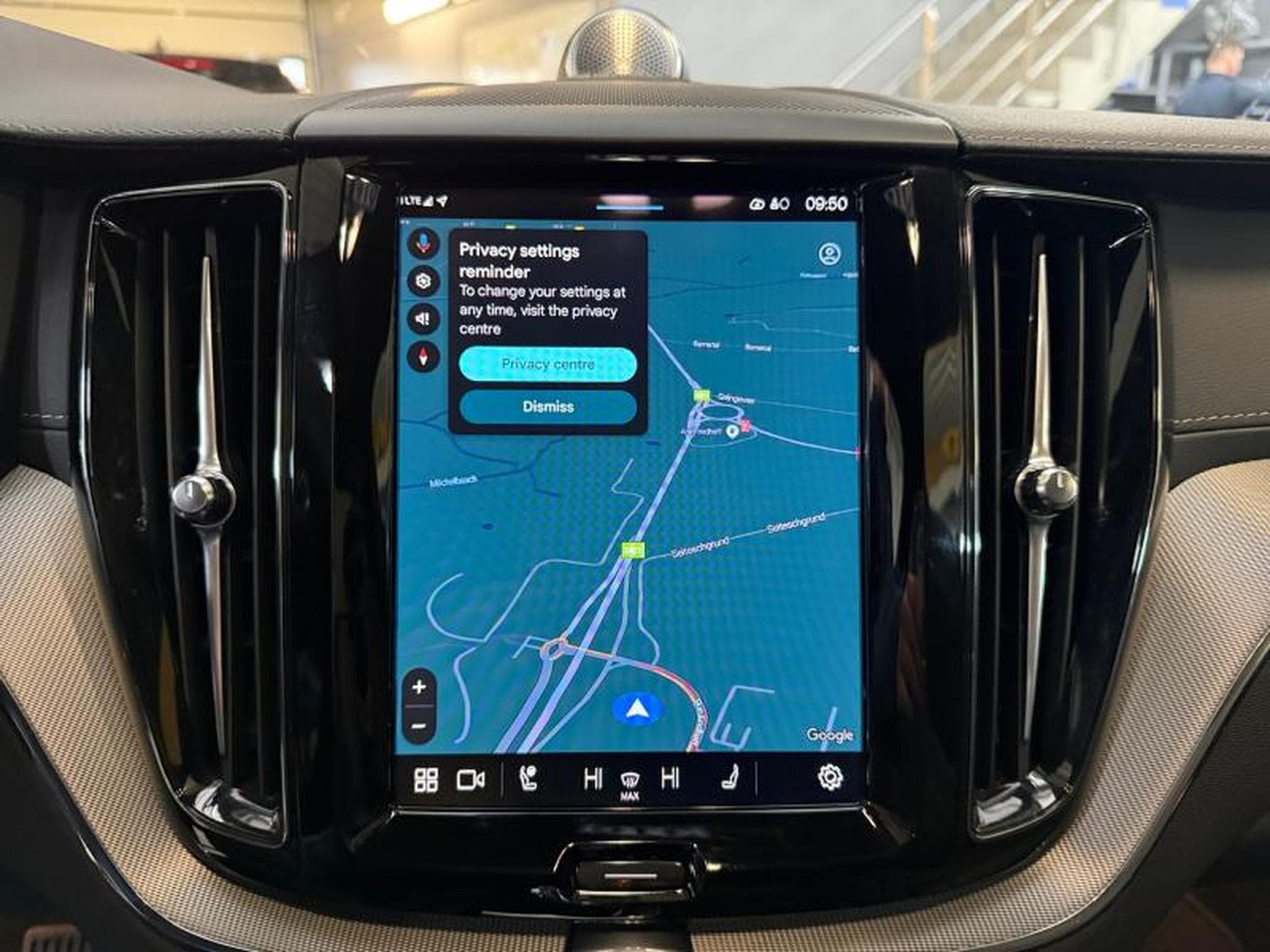 Volvo XC60 B5 Ultra Black Edition / Essence (2025) - Photo 16