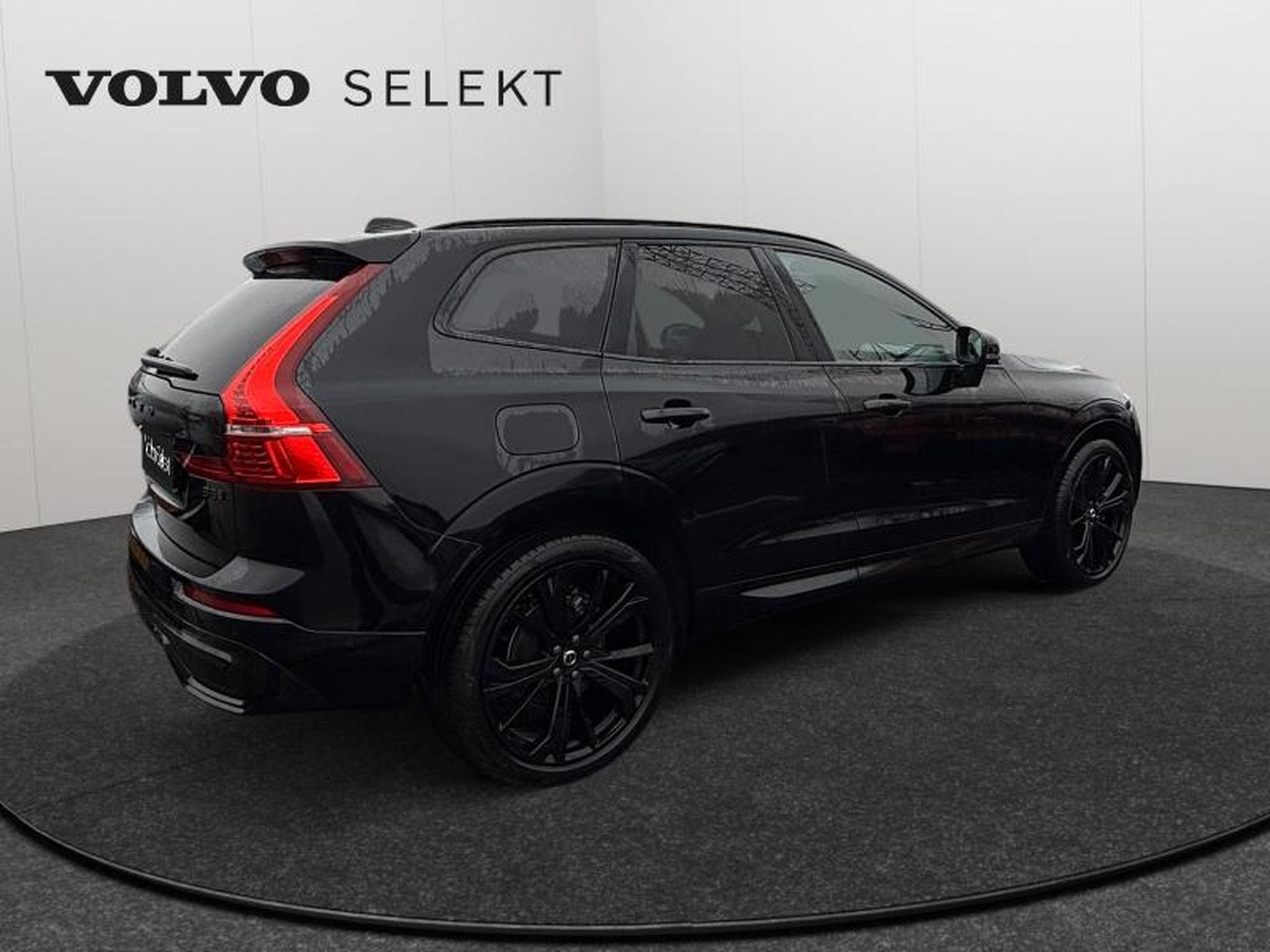Volvo XC60 B5 Ultra Black Edition / Essence (2025) - Photo 2