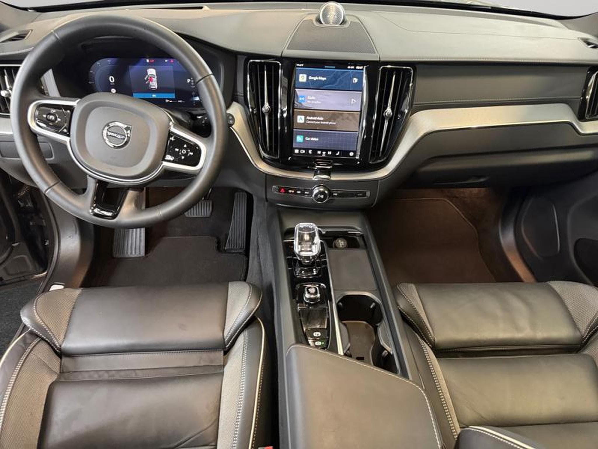 Volvo XC60 B5 Ultra Black Edition / Essence (2025) - Photo 3