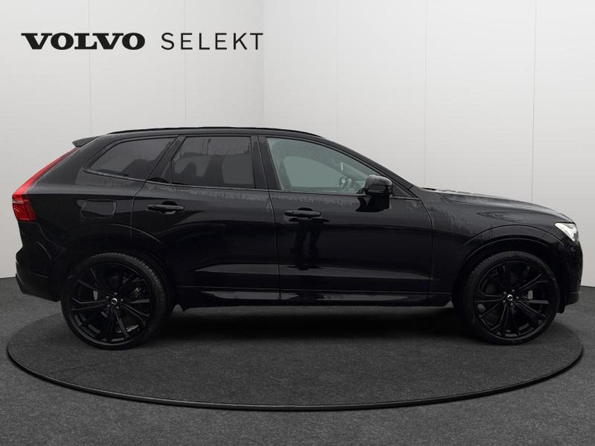 Volvo XC60 B5 Ultra Black Edition / Essence (2025) - Photo 7