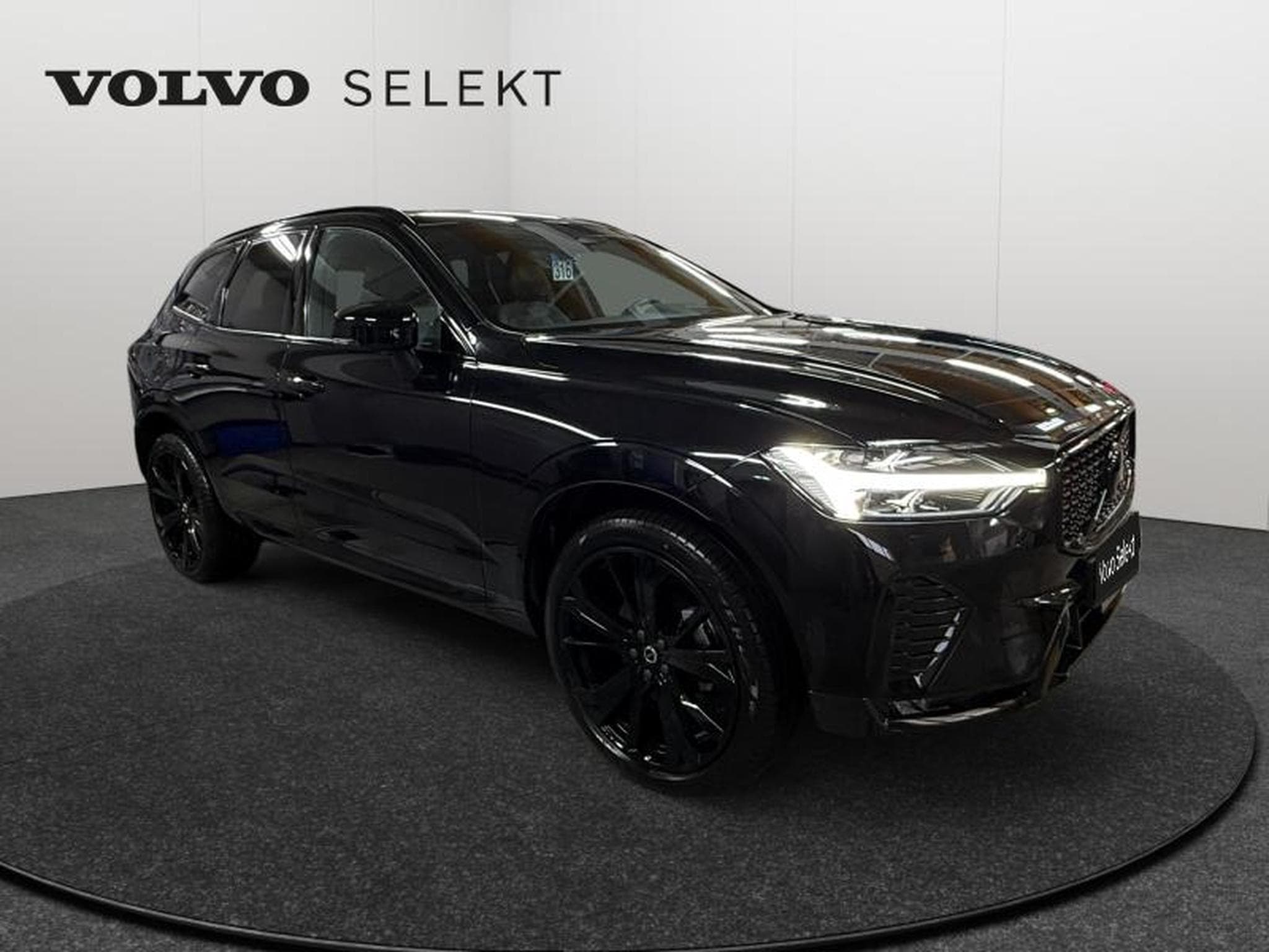 Volvo XC60 B5 Ultra Black Edition / Essence (2025) - Photo 8