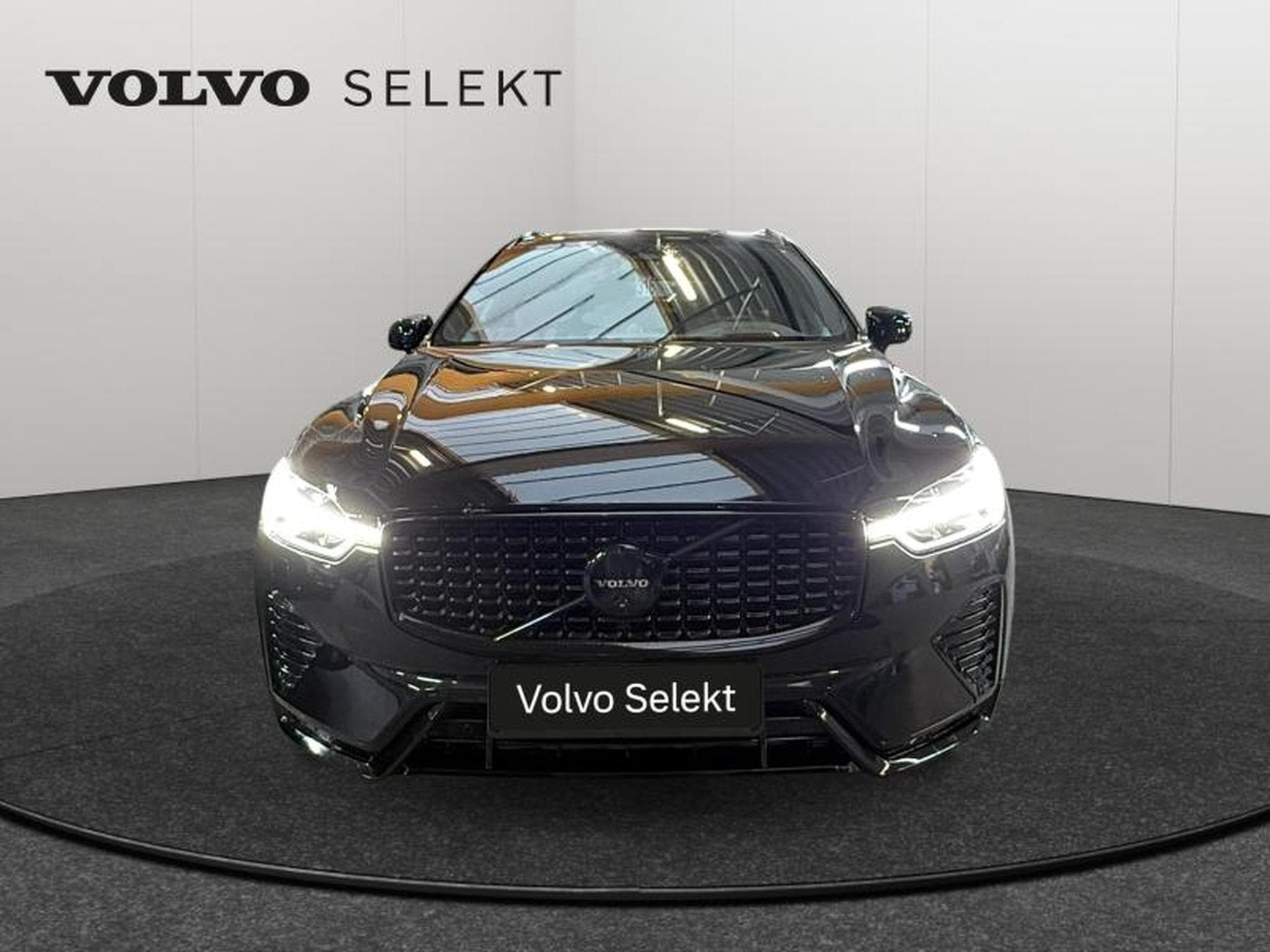 Volvo XC60 B5 Ultra Black Edition / Essence (2025) - Photo 9