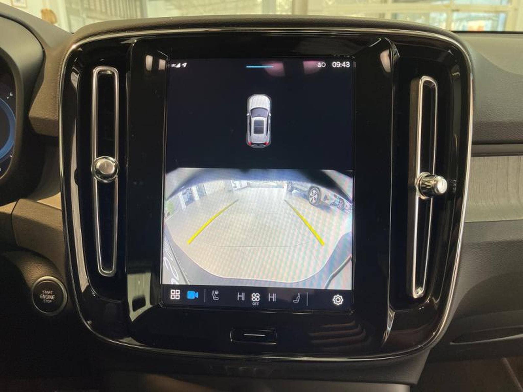 Volvo XC40 B3 Core / Essence (2024) - Foto 17