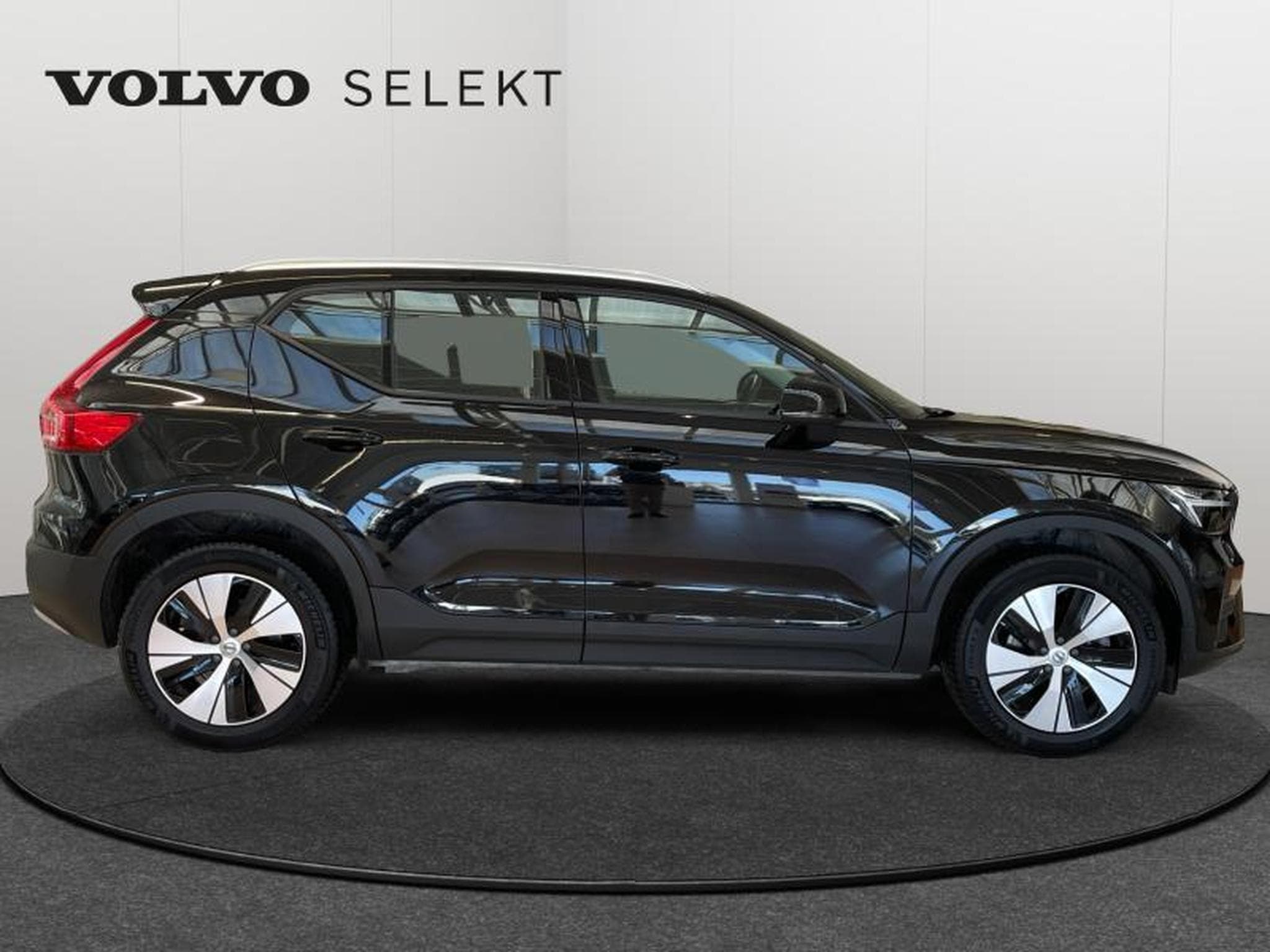 Volvo XC40 B3 Core / Essence (2024) - Foto 7