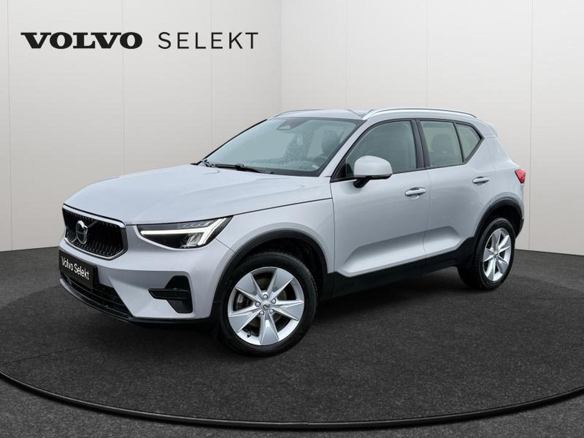 Volvo XC40 B3 Core / Essence (2023) - Foto 1
