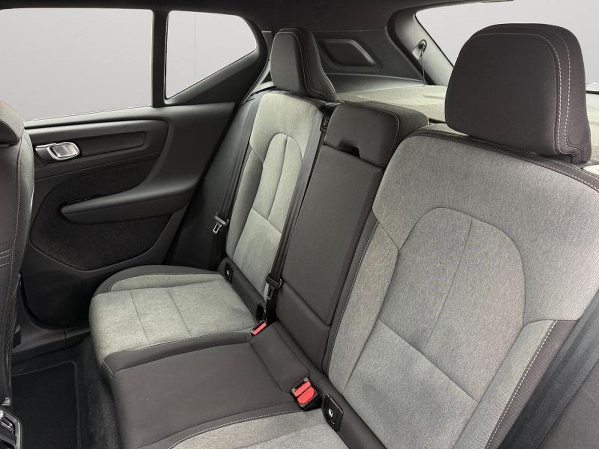 Volvo XC40 B3 Core / Essence (2023) - Foto 13