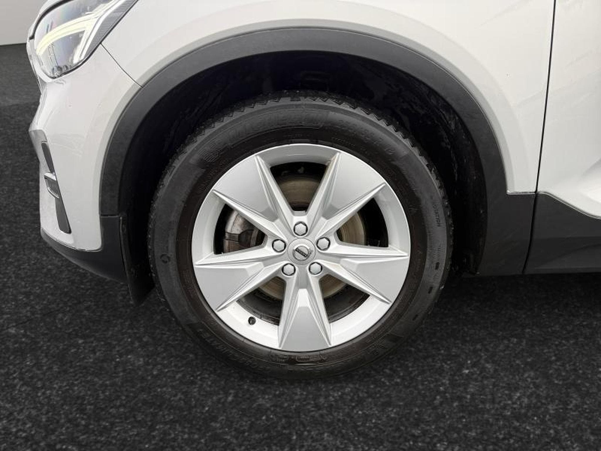 Volvo XC40 B3 Core / Essence (2023) - Foto 14