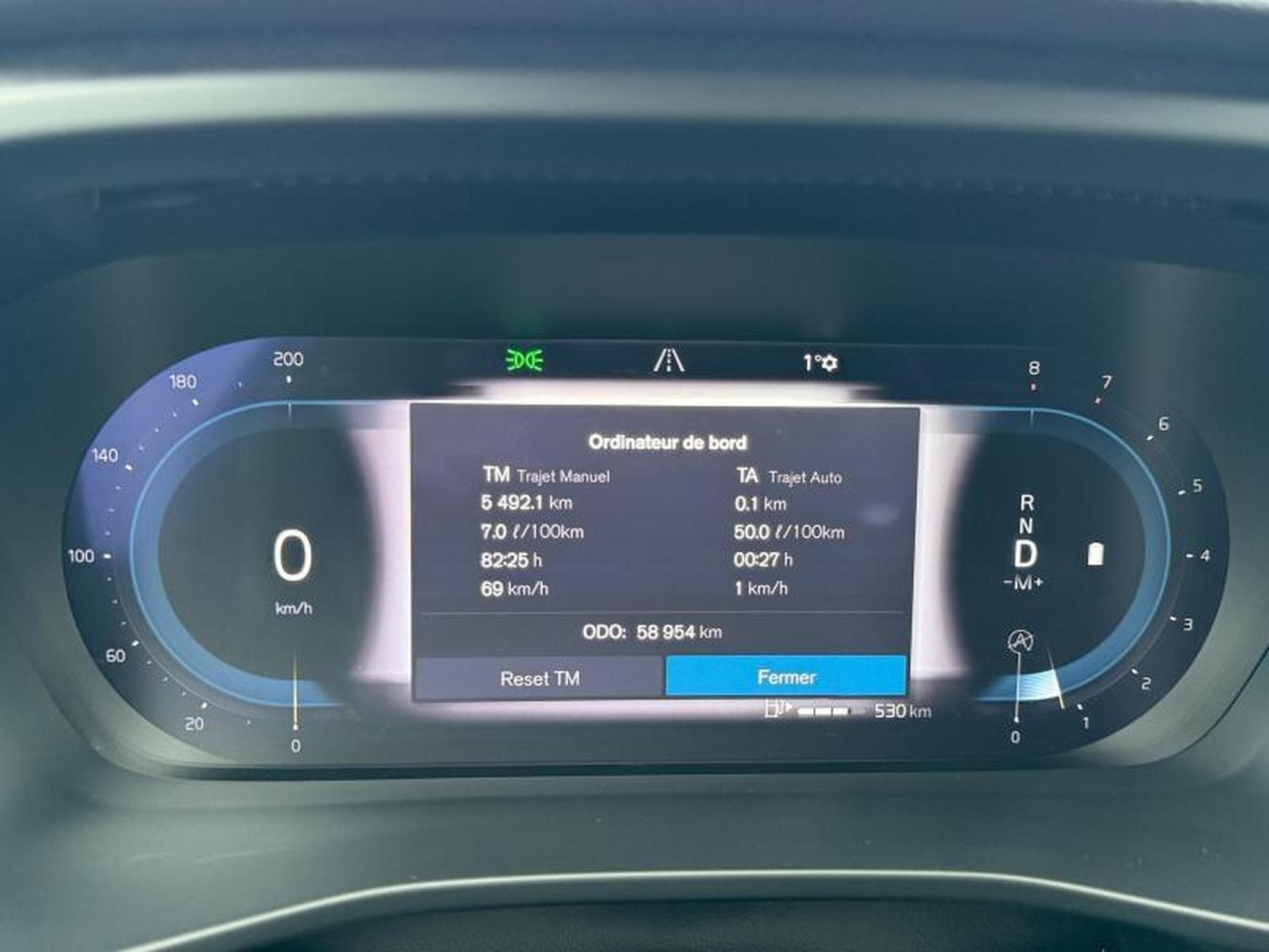 Volvo XC40 B3 Core / Essence (2023) - Foto 18