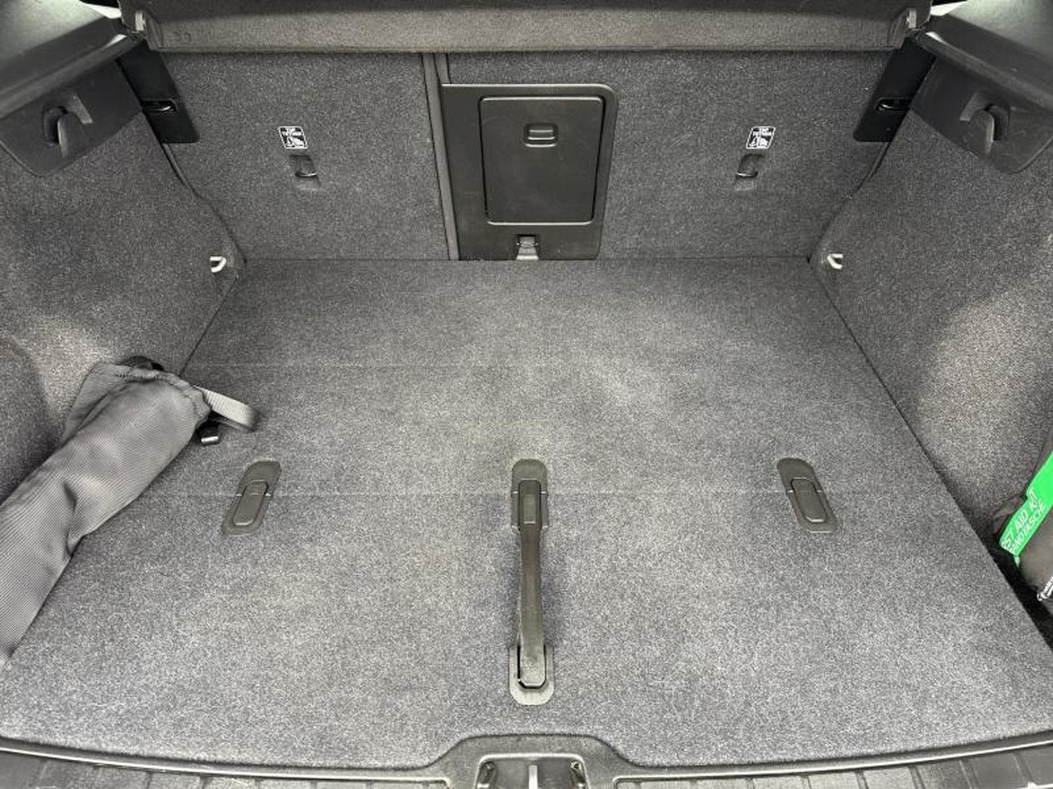 Volvo XC40 B3 Core / Essence (2023) - Foto 19