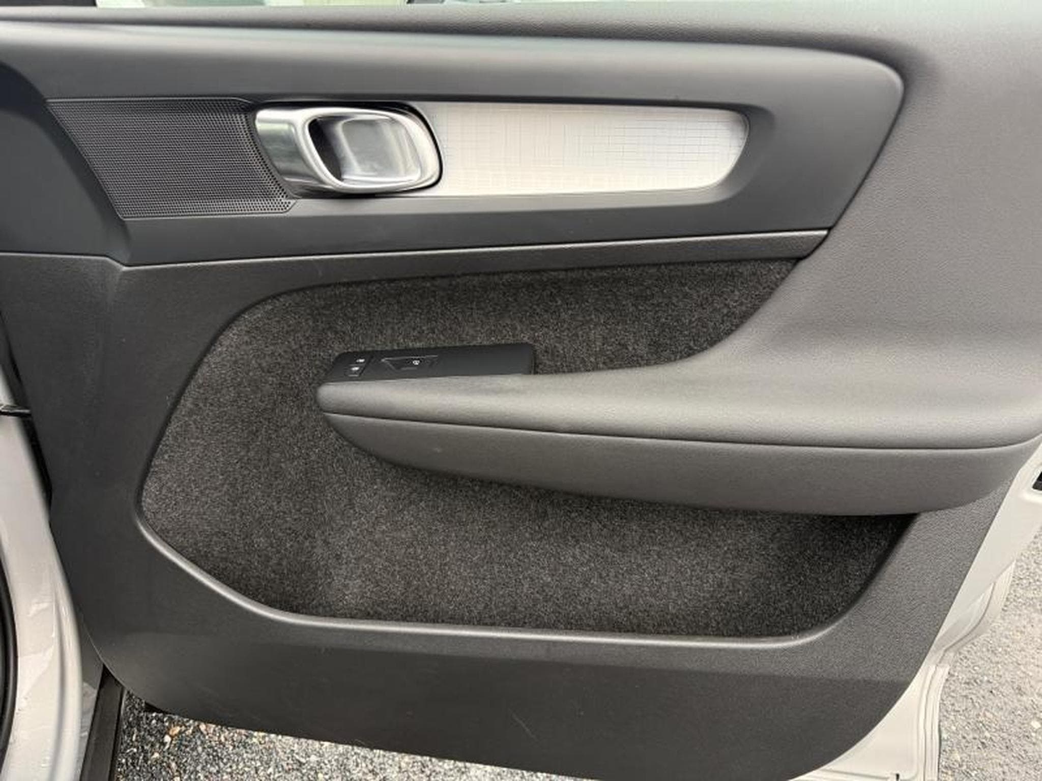 Volvo XC40 B3 Core / Essence (2023) - Foto 21