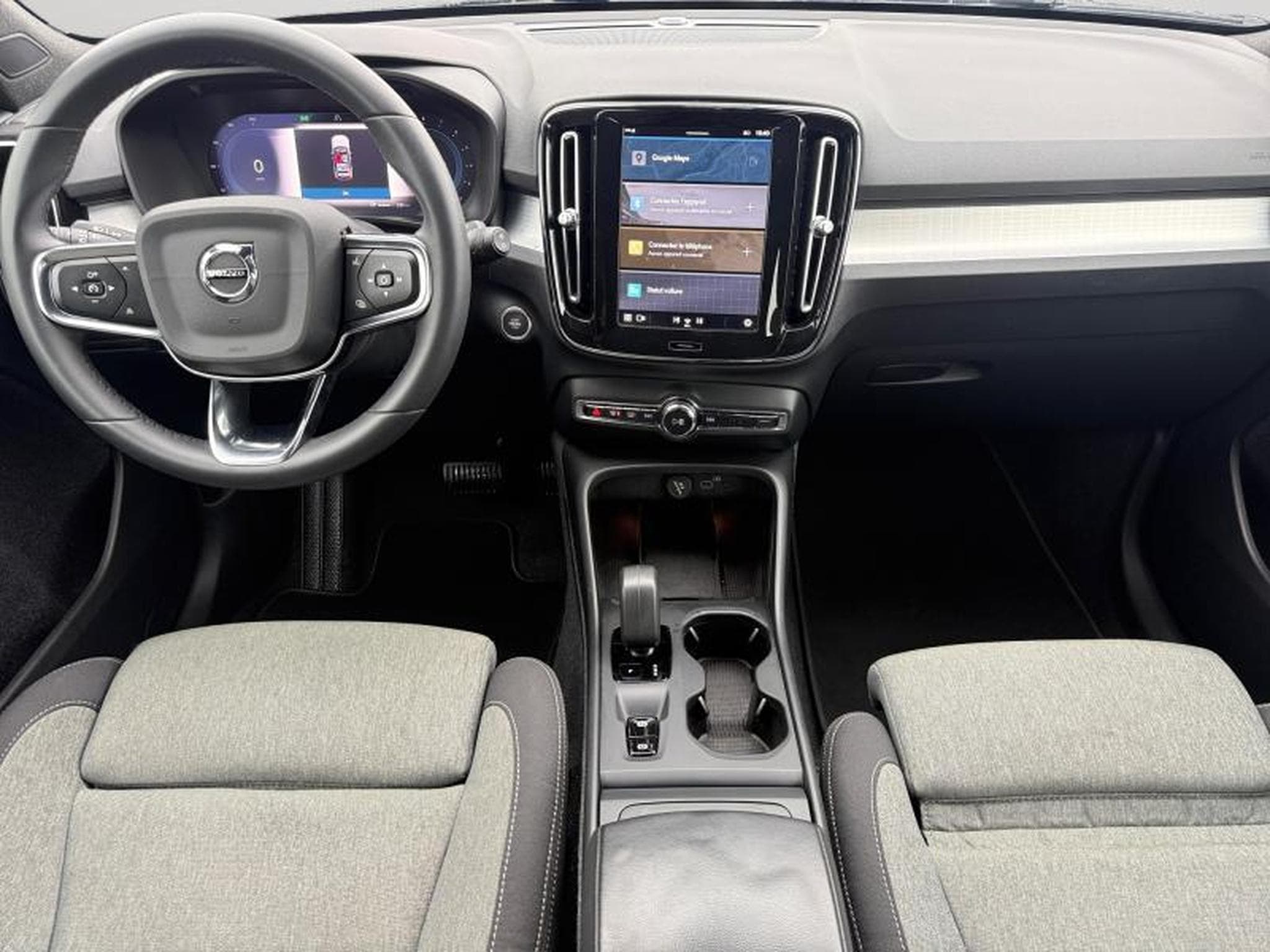 Volvo XC40 B3 Core / Essence (2023) - Foto 3