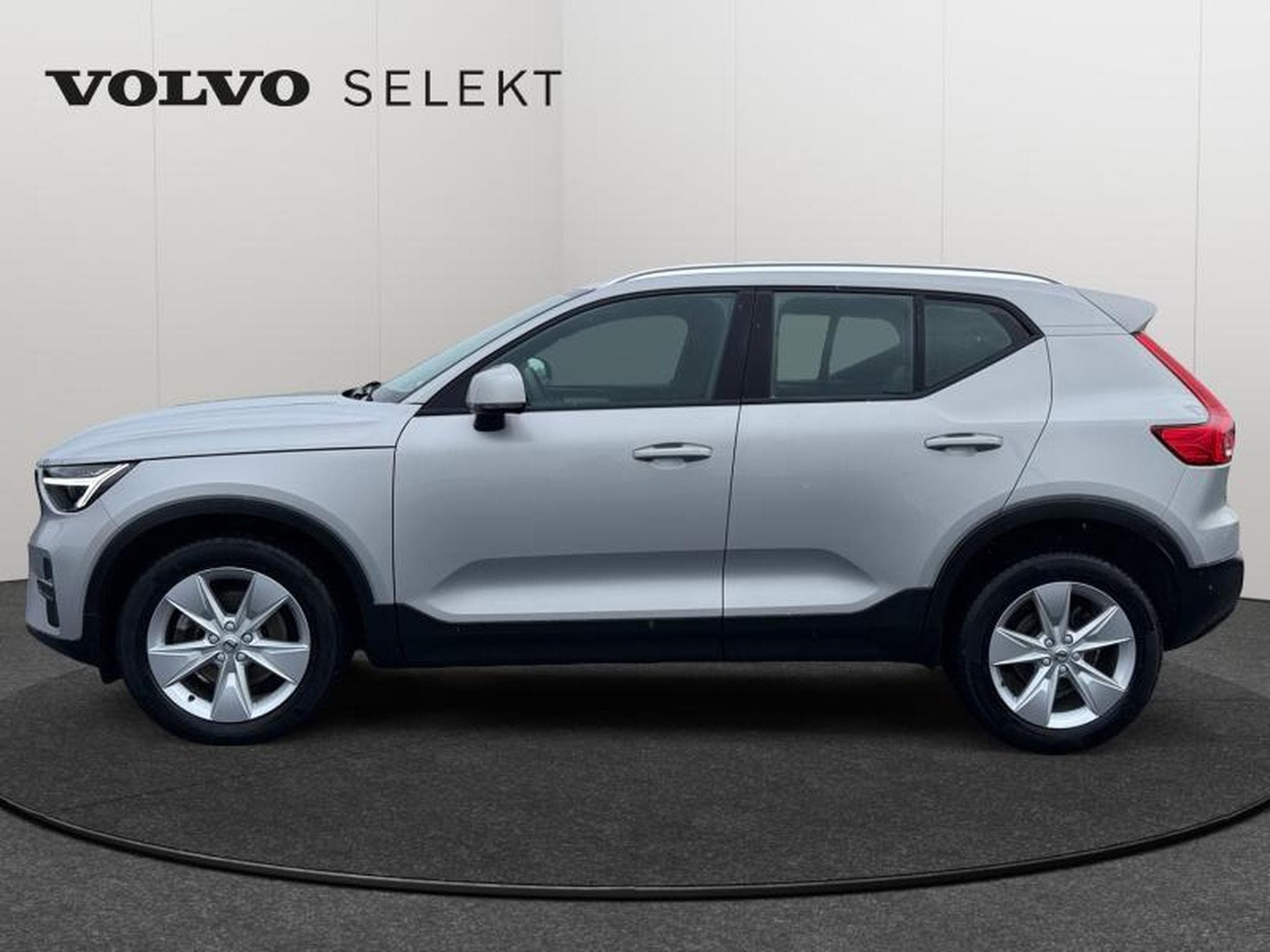 Volvo XC40 B3 Core / Essence (2023) - Foto 4