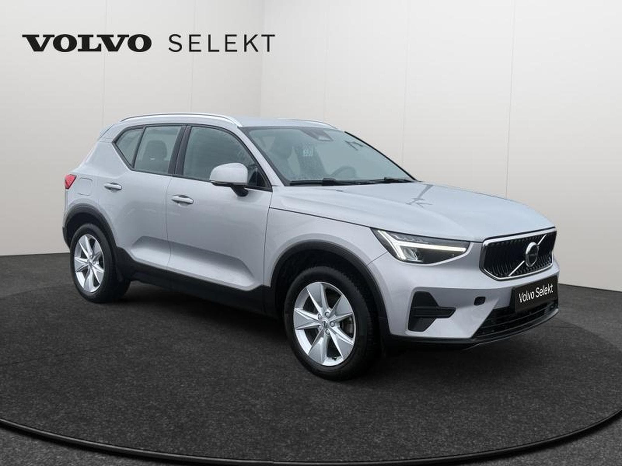 Volvo XC40 B3 Core / Essence (2023) - Foto 8