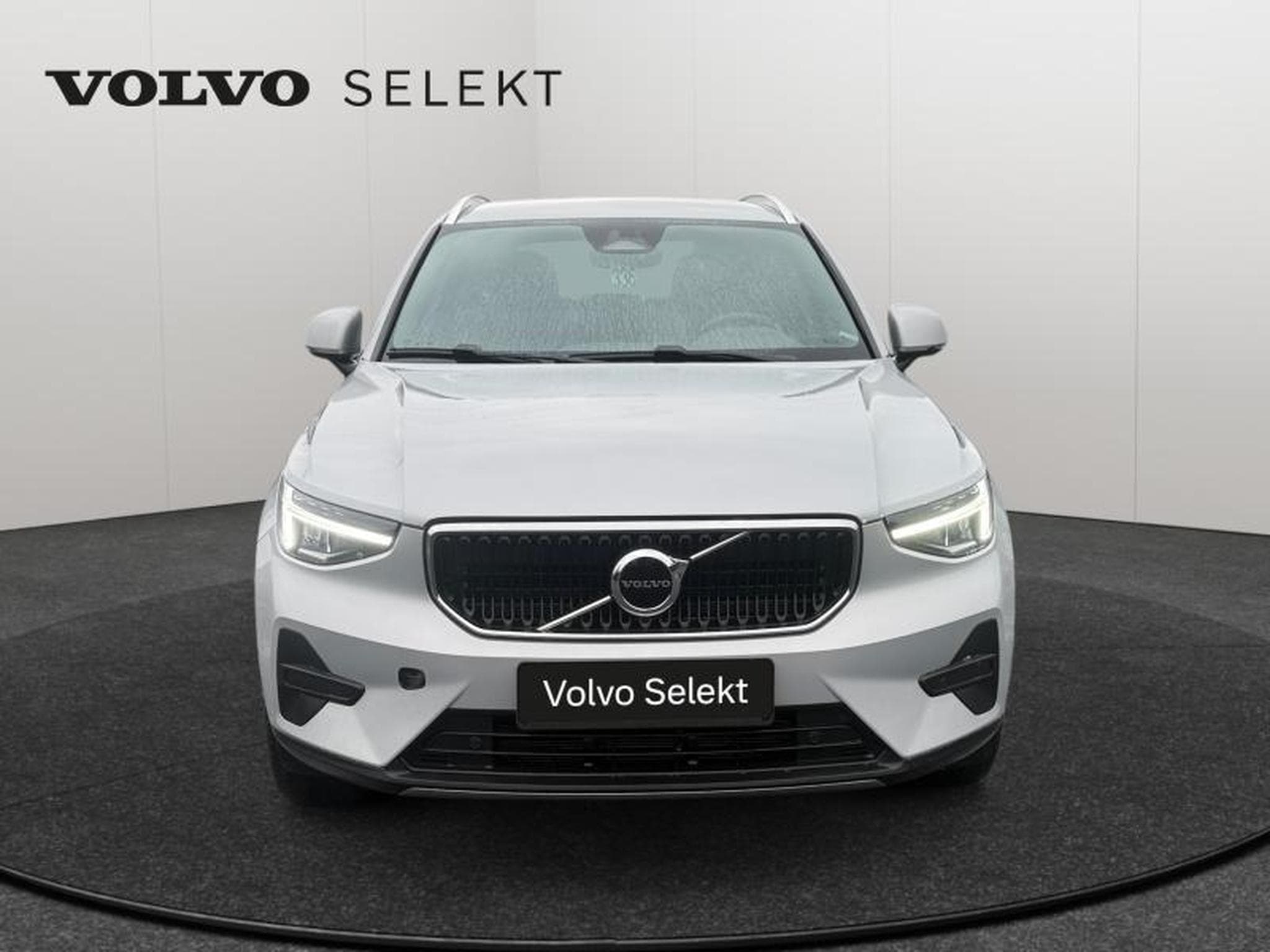 Volvo XC40 B3 Core / Essence (2023) - Foto 9