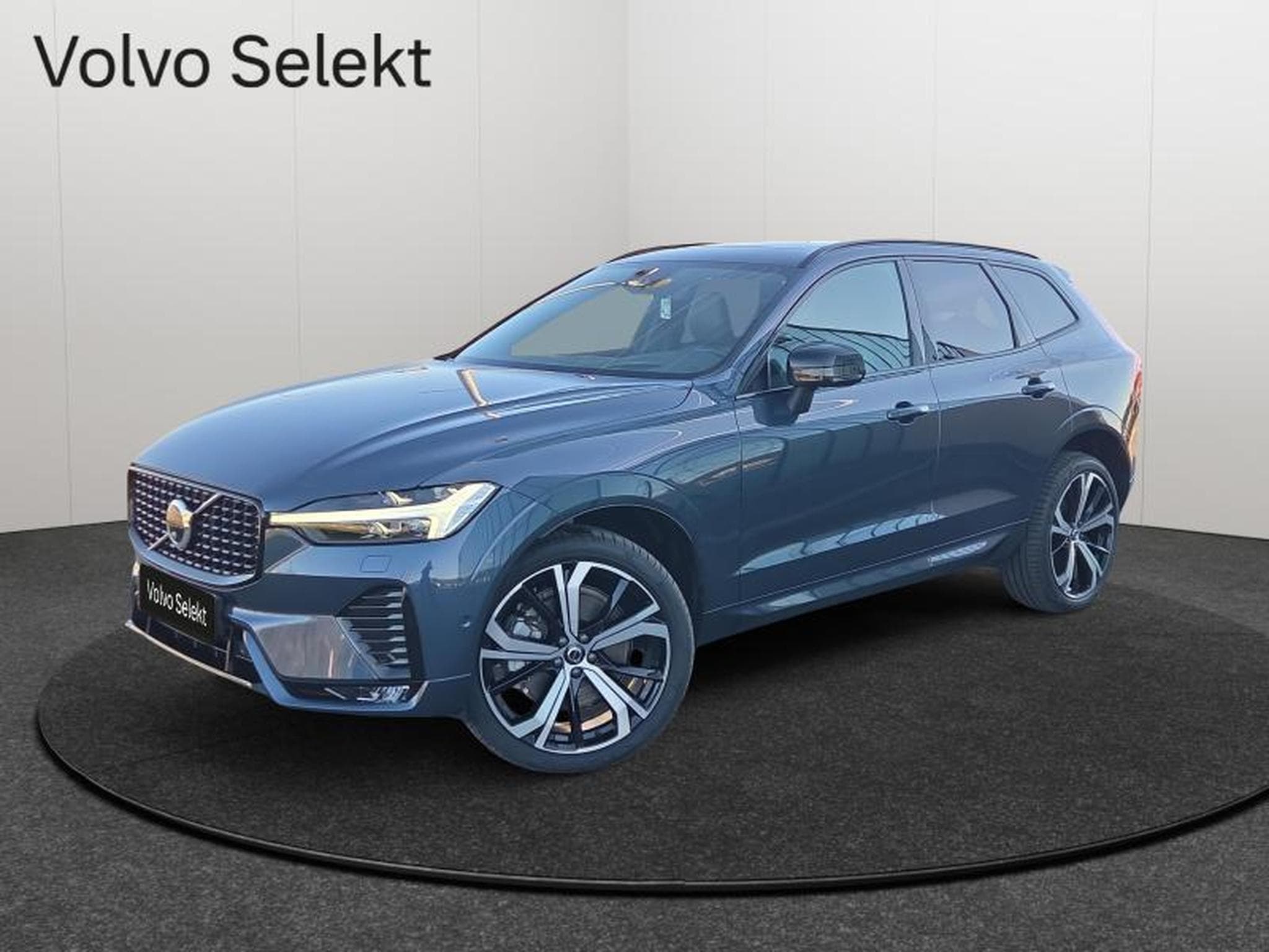 Volvo XC60 B5 Plus Dark/ Essence (2025) - Foto 1