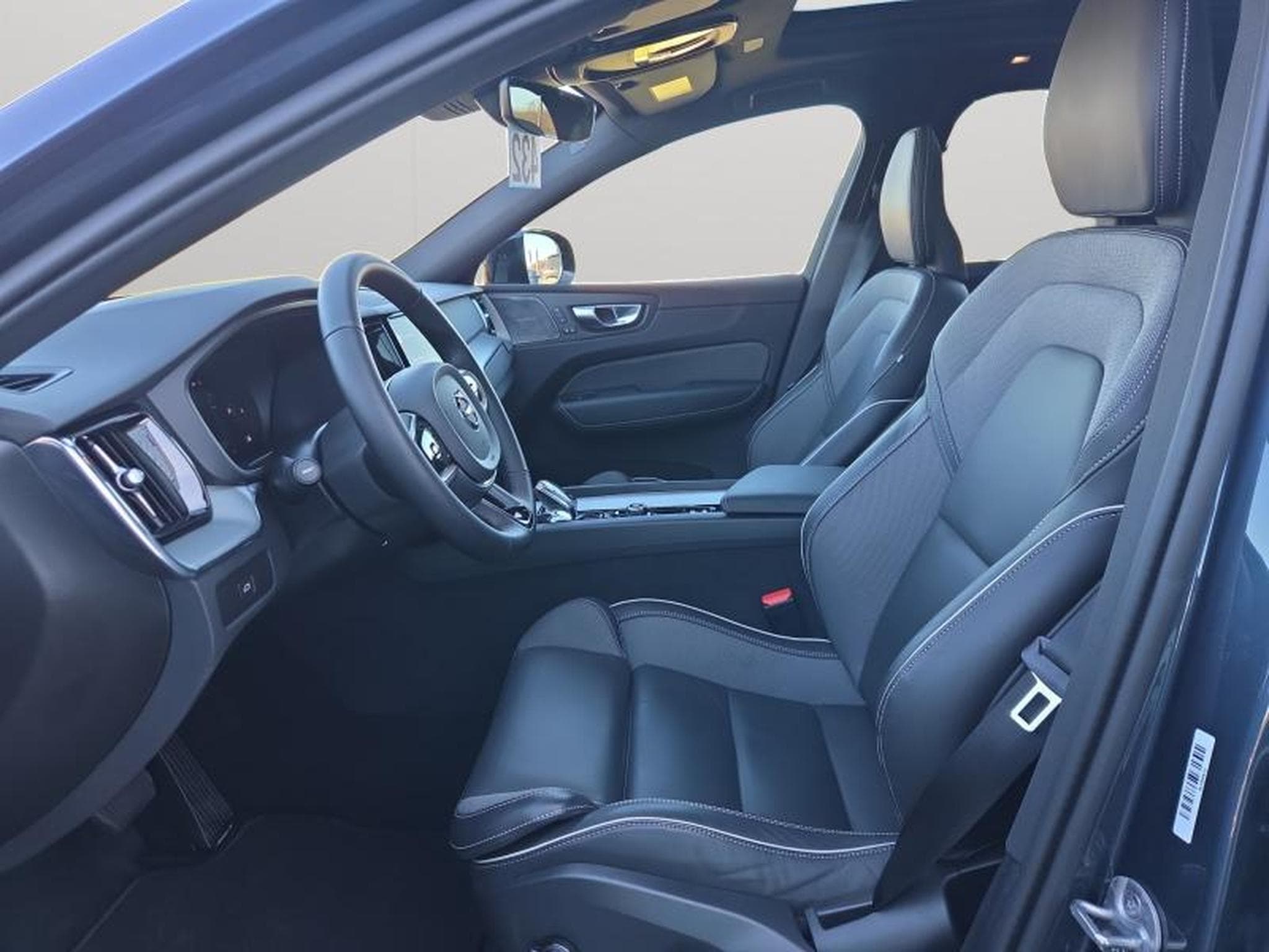 Volvo XC60 B5 Plus Dark/ Essence (2025) - Foto 10