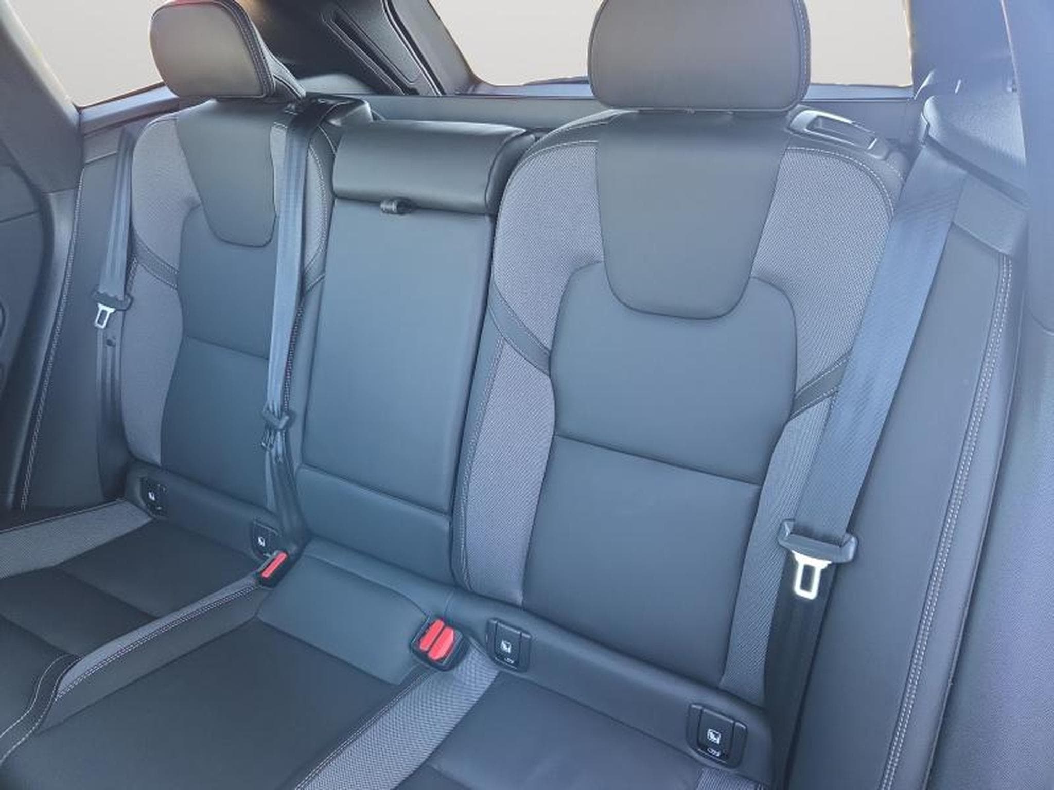 Volvo XC60 B5 Plus Dark/ Essence (2025) - Foto 13