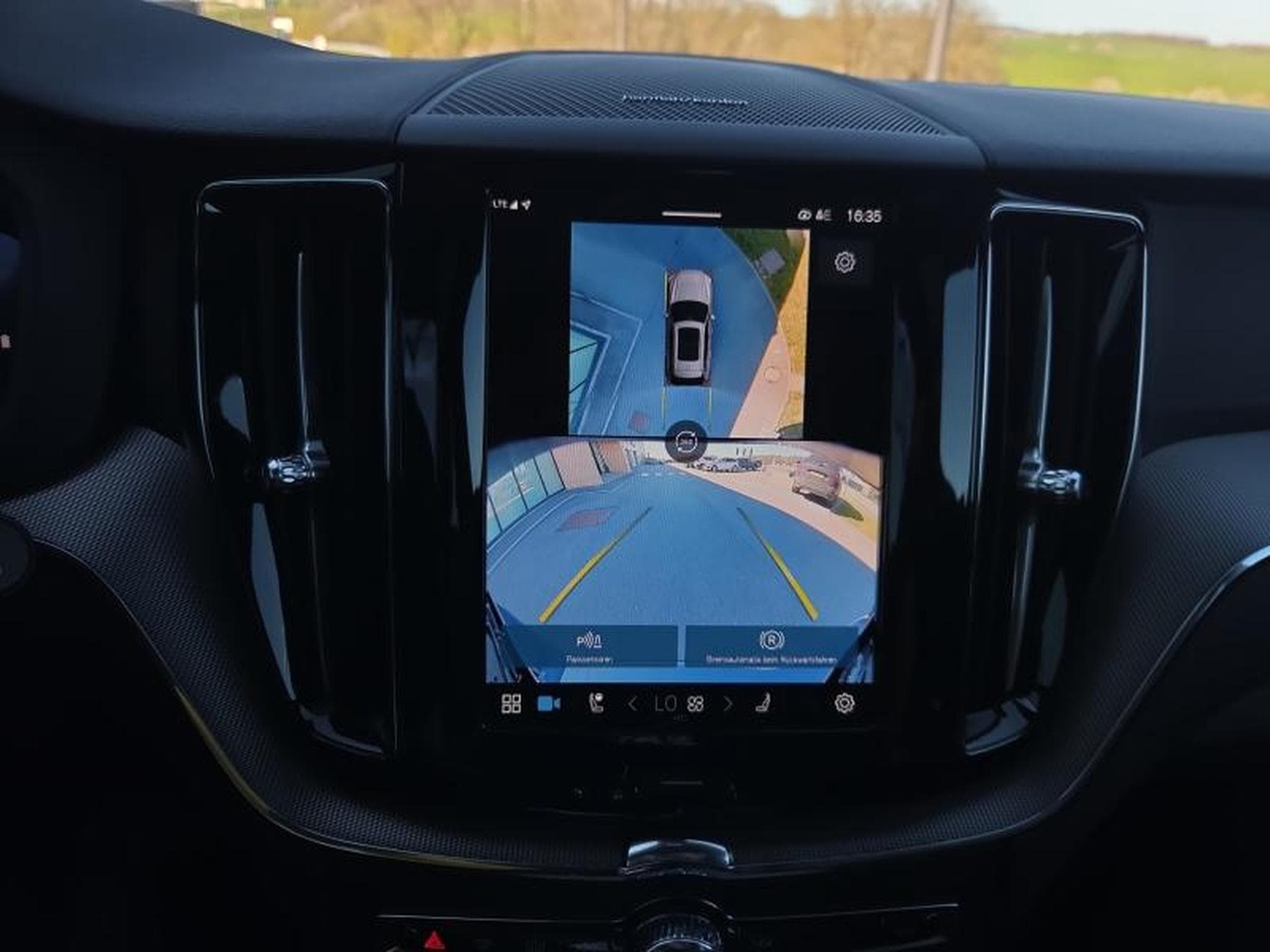 Volvo XC60 B5 Plus Dark/ Essence (2025) - Foto 17