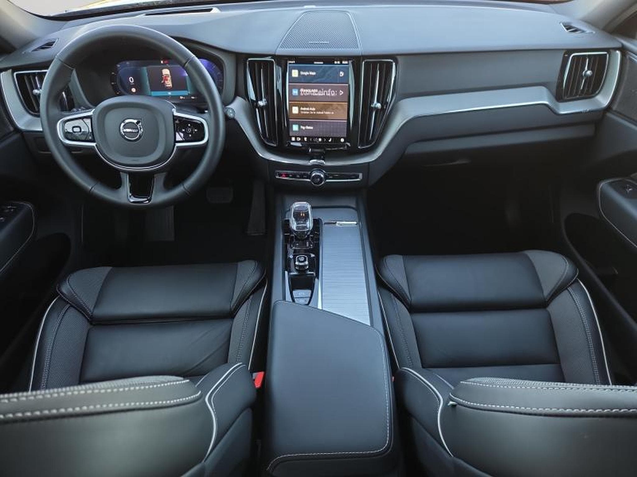 Volvo XC60 B5 Plus Dark/ Essence (2025) - Foto 3