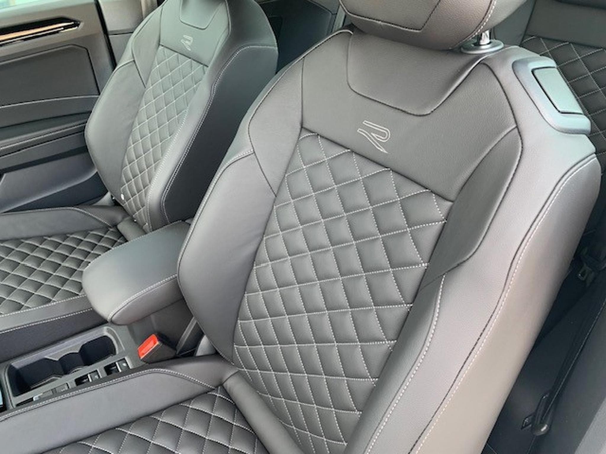 VW T-Roc CABRIO R-LINE BLACK STYLE 1.5TSI 150CV DSG7 (2026) - Foto 4