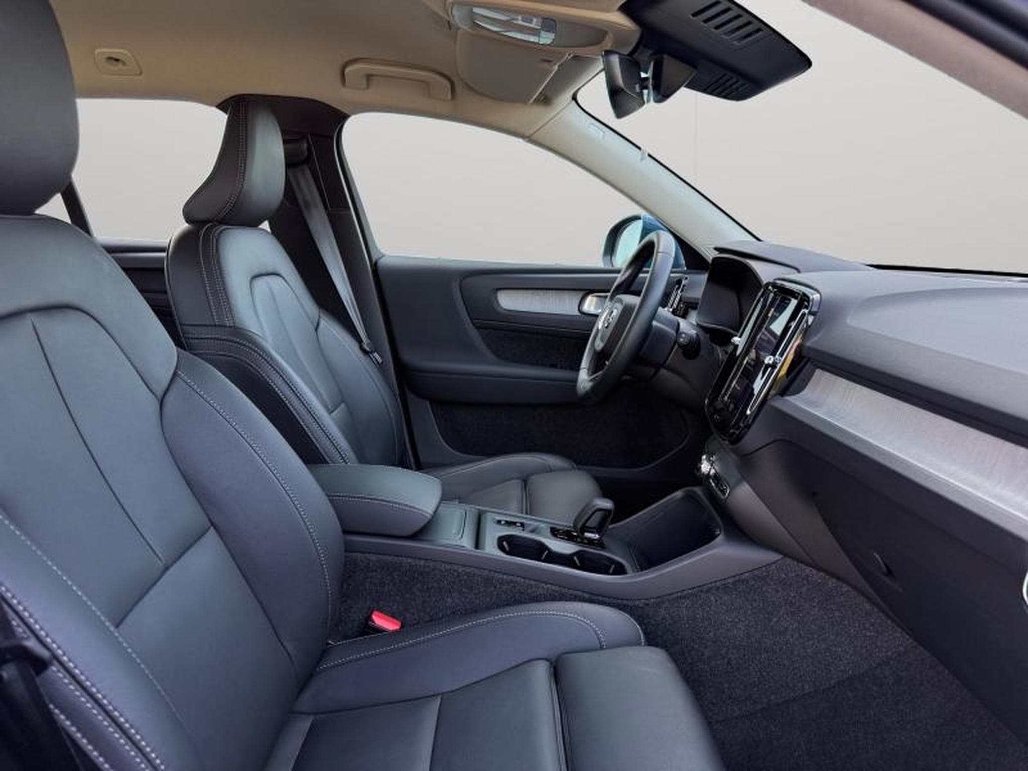 Volvo XC40 B3 Core / Essence (2025) - Foto 15