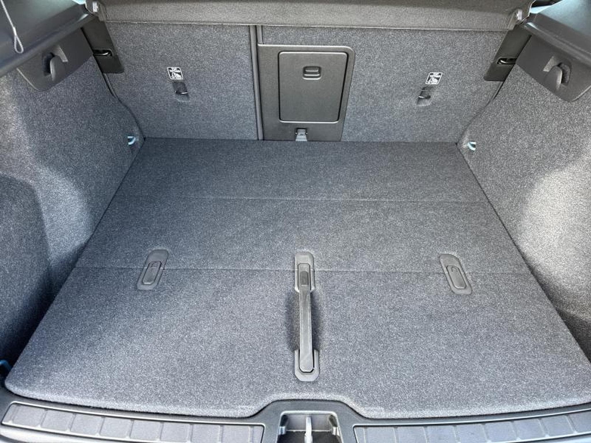 Volvo XC40 B3 Core / Essence (2025) - Foto 19